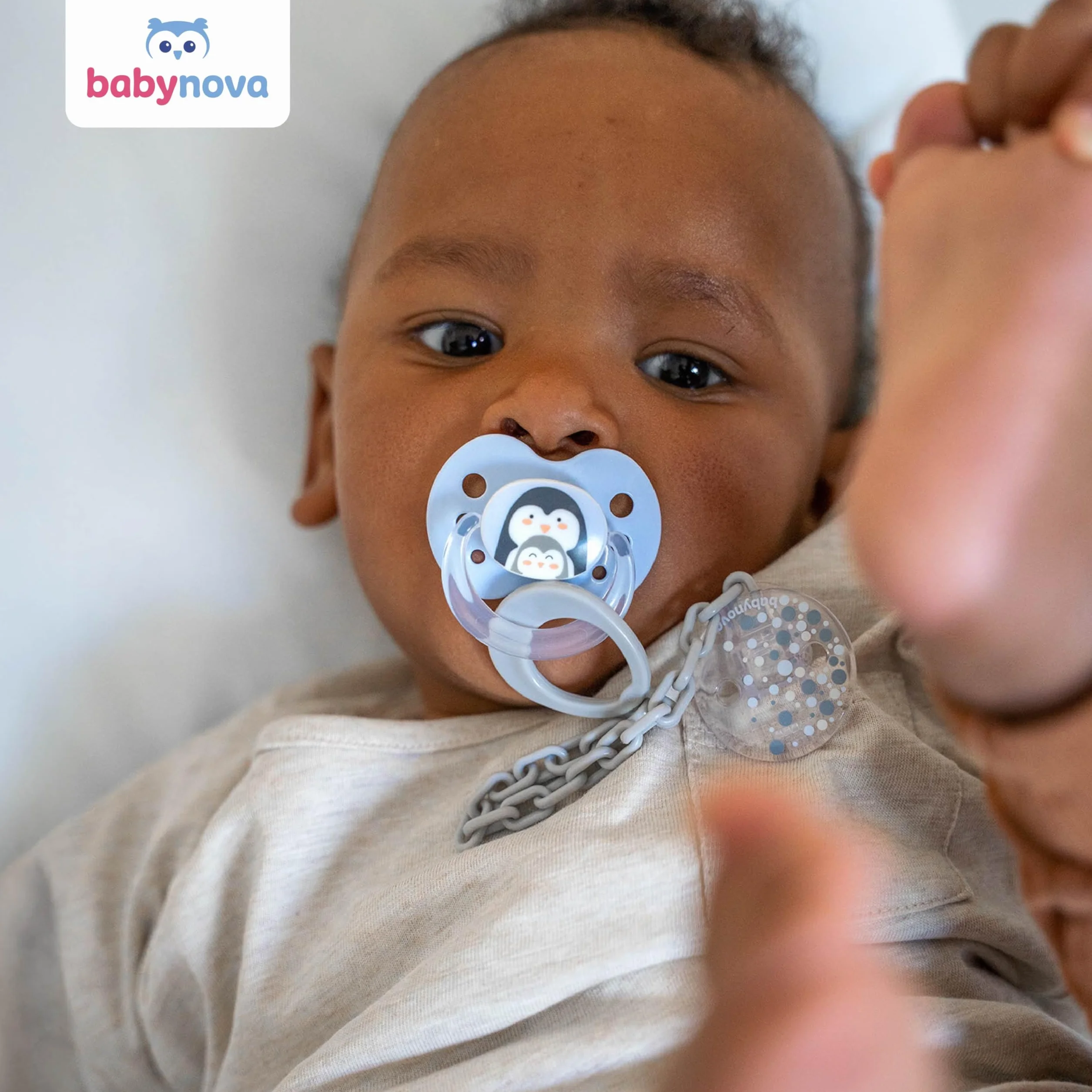 Babynova Catena per Ciuccio con Clip e Anello – Portaciuccio per Bambini – Compatibile con Ciuccio – Accessorio per Passeggino – Senza BPA – Cuori rosa