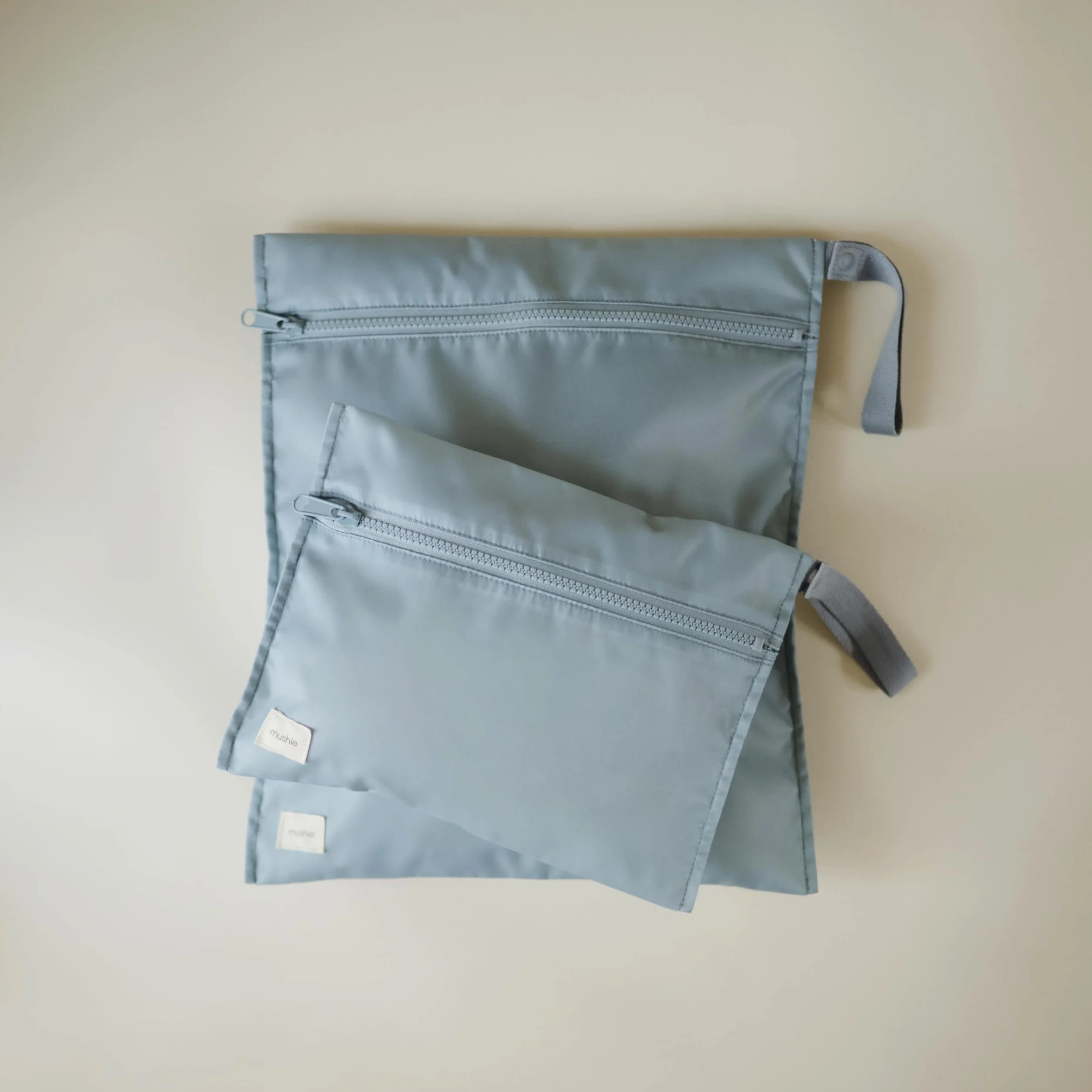 Mushie Wet Bag Impermeabile 2 Pezzi Set Grande e Piccolo per Pannolini, Abiti e Giochi, Poliestere Facile da Pulire