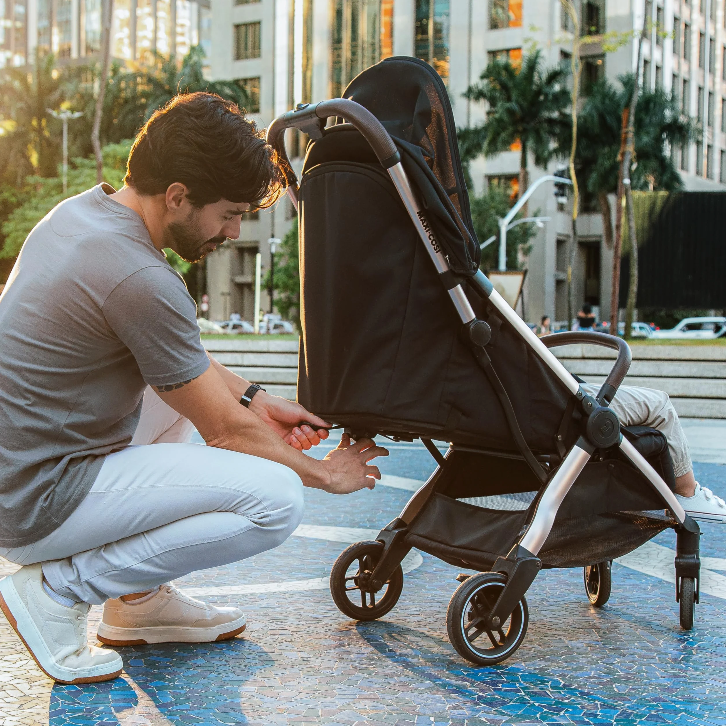 Maxi-Cosi Eva3 Passeggino Leggero Compatto 0-4 anni 22 kg Reclinabile 3 Posizioni Chiusura Automatica Tracolla Select Grey