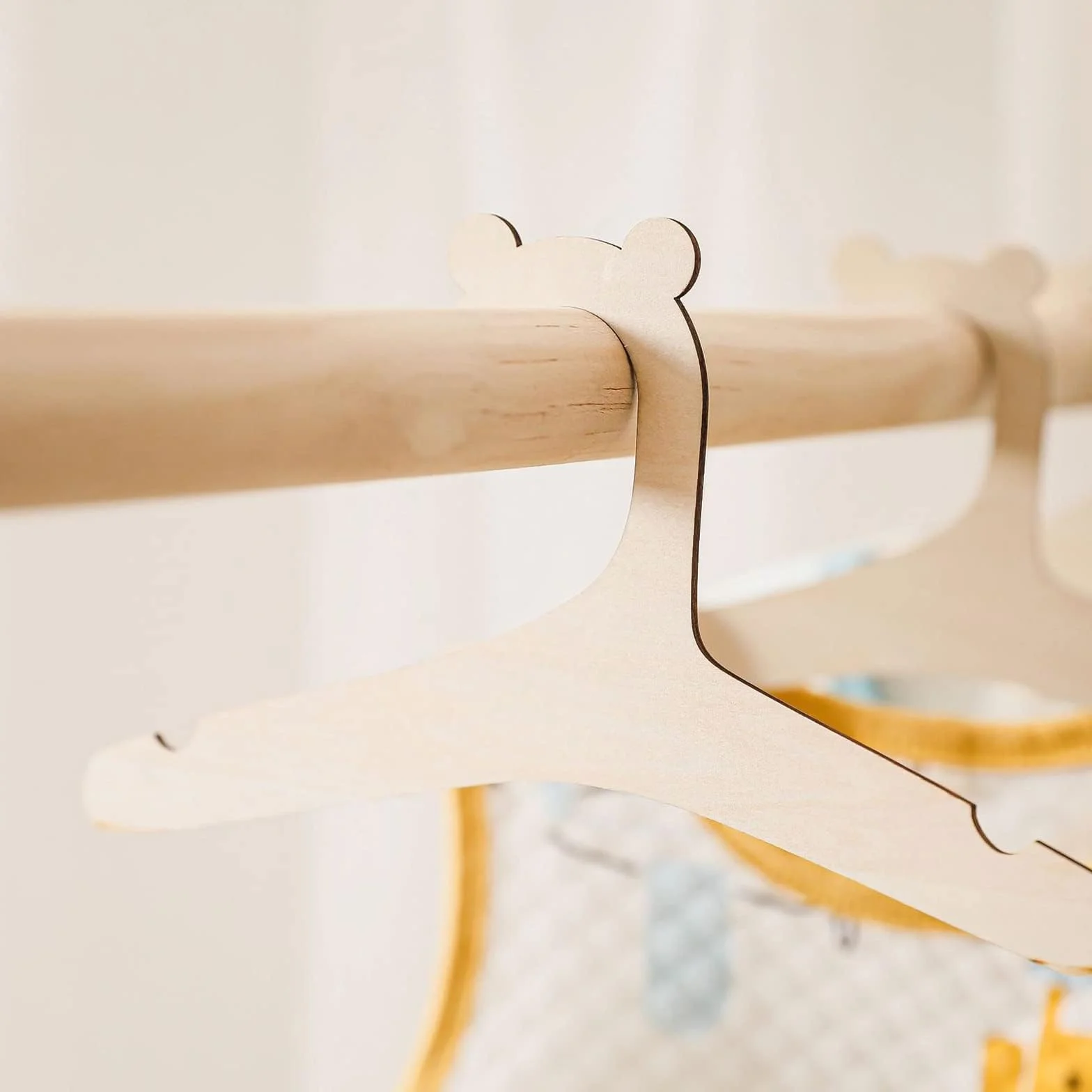 Grucce in legno per bambini a forma di orsetto antiscivolo salvaspazio