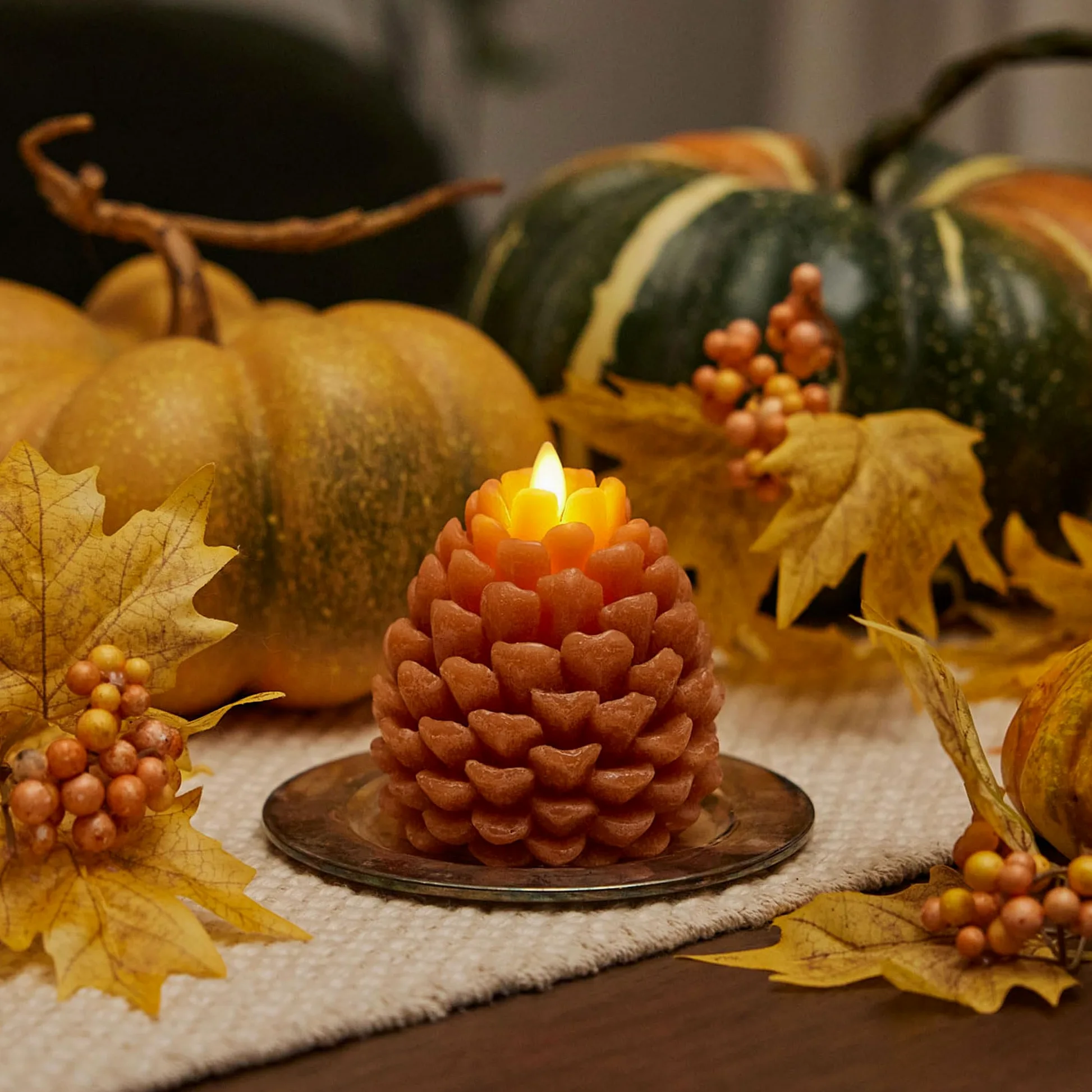 Luminara Pinecone - Candela senza fiamma Adobe con finitura gessosa a forma di pigna, candele a LED in vera cera, non profumate, funzionamento a batteria con timer, decorazione per le vacanze (9,9 x