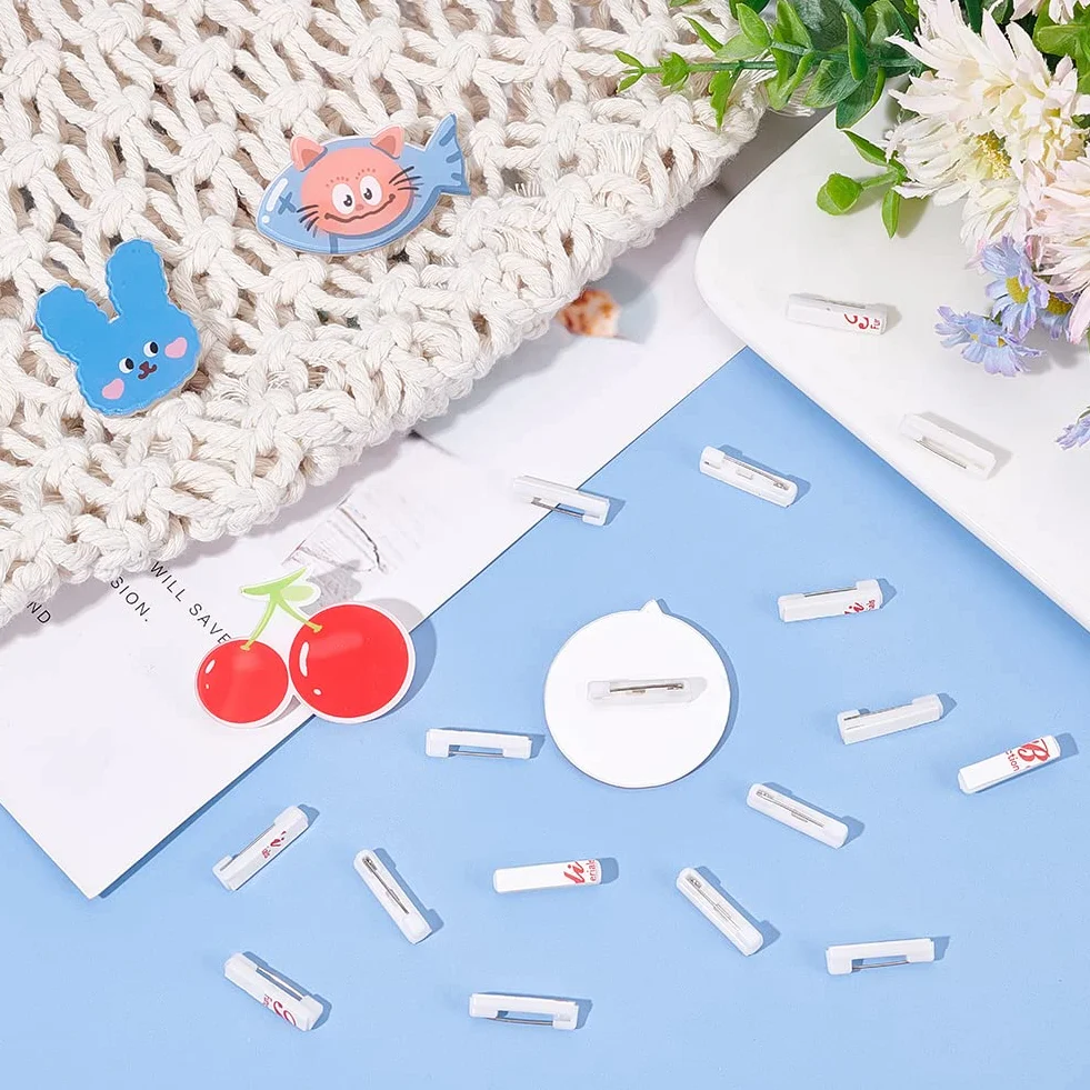 Confezione da 120 spille di sicurezza 2,3 cm rettangolari con retro adesivo per badge identificativi