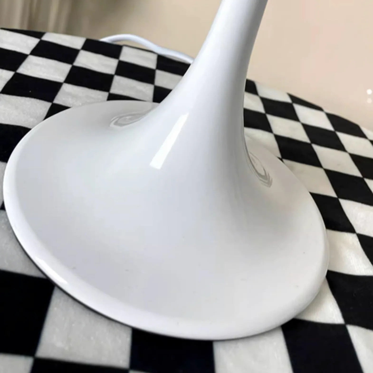 Lampada da Comodino per Cameretta Lampada Da Comodino Nordica A Forma Di Fungo Con Alto Valore Estetico Lampada Da Tavolo Rossa In Stile Danese For Camera Da Letto In Stile Inse Decorazione Da Tavolo