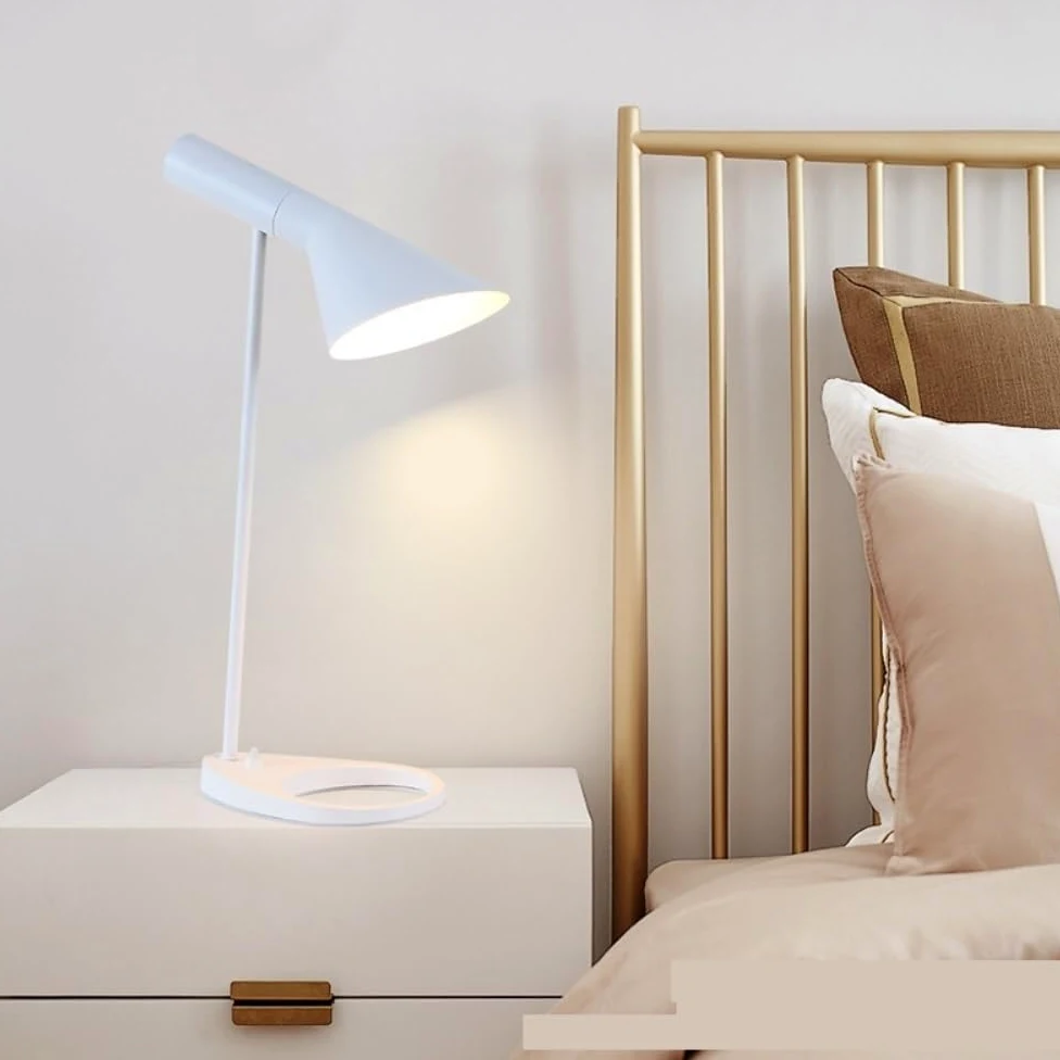Lampada da scrivania moderna in ferro, lampada da tavolo da lettura | Ferro metallo, LED, senza sfarfallio, stile moderno, uso studio camera da letto(Black)