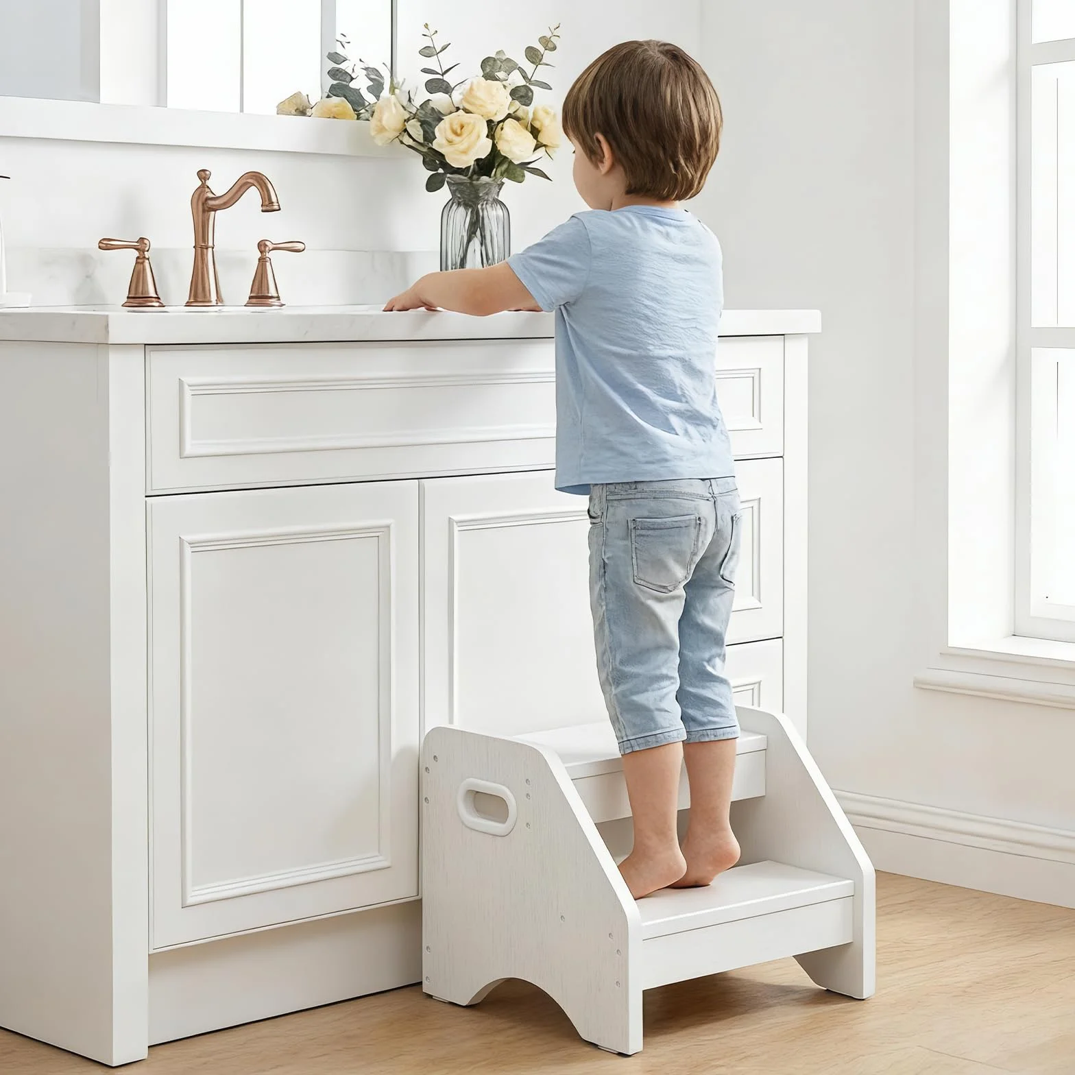 HOOBRO Scaletta a 2 Gradini Bambini in Legno, Sgabello con Maniglie Antiscivolo, Portata 30 kg, Bianco