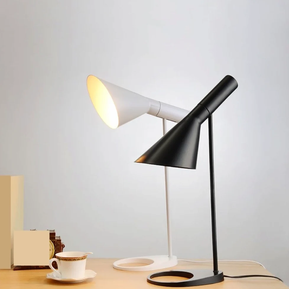 Lampada da scrivania moderna in ferro, lampada da tavolo da lettura | Ferro metallo, LED, senza sfarfallio, stile moderno, uso studio camera da letto(Black)
