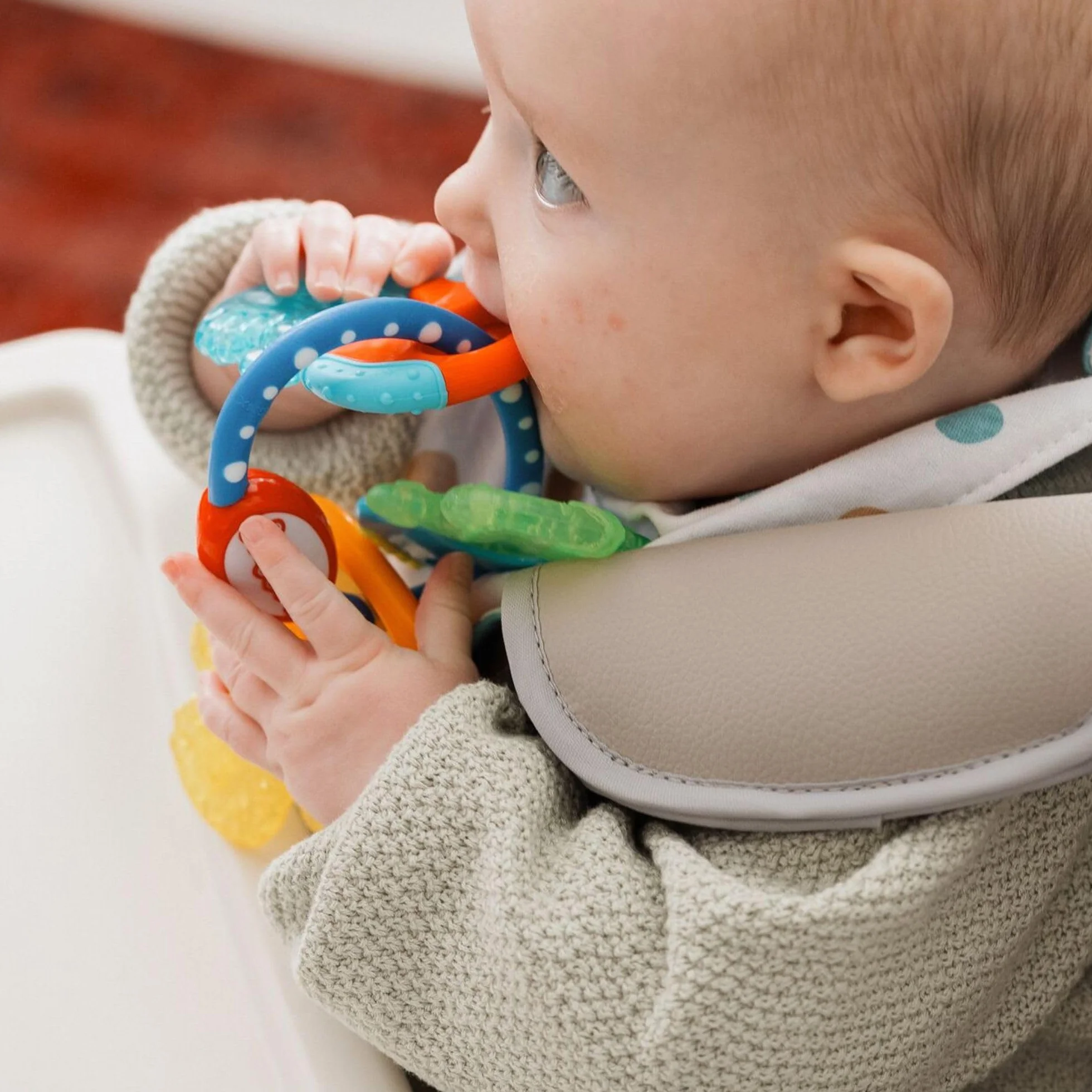 Nuby Chiavi da dentizione IcyBite Anello da dentizione in gel ICE per bambini 3+ mesi Blu
