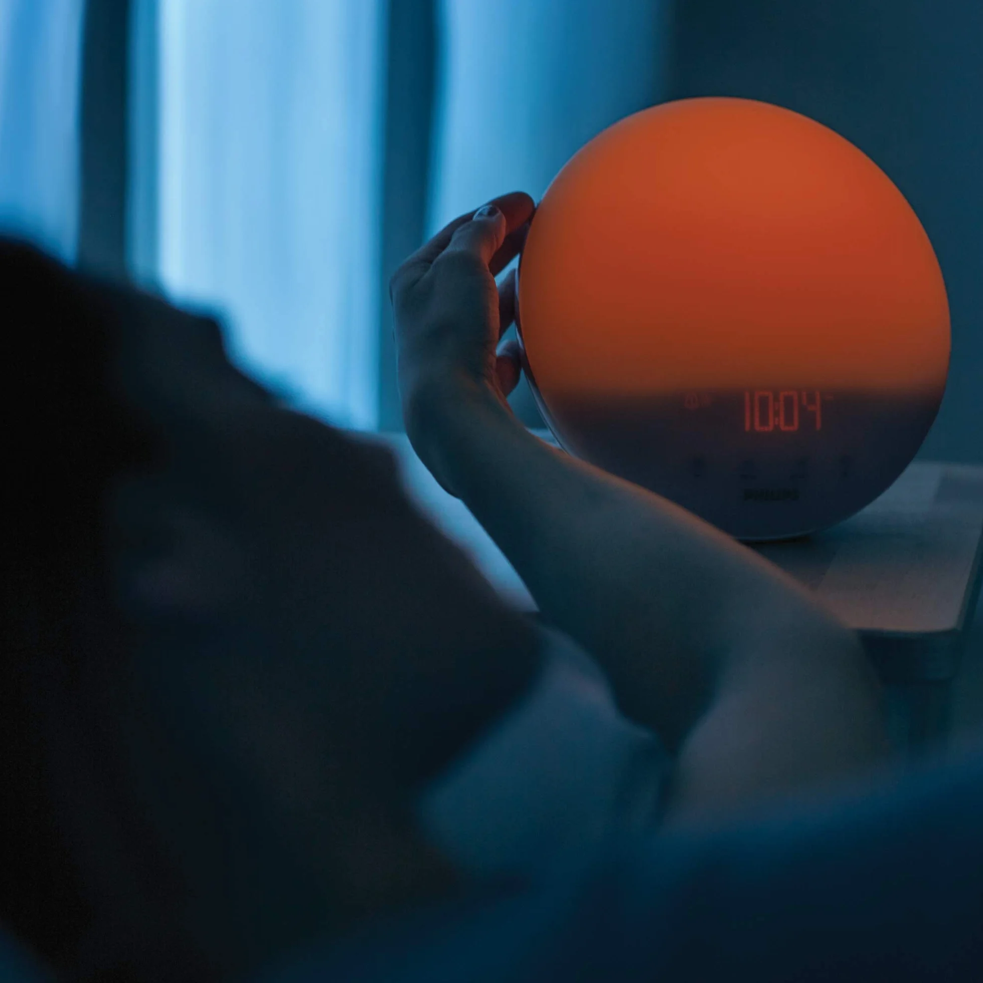 PHILIPS HF3519/01 Wake-up Light (Funzione Alba Solare, Radio FM Digitale, Sveglia con Luce Diurna), Bianco