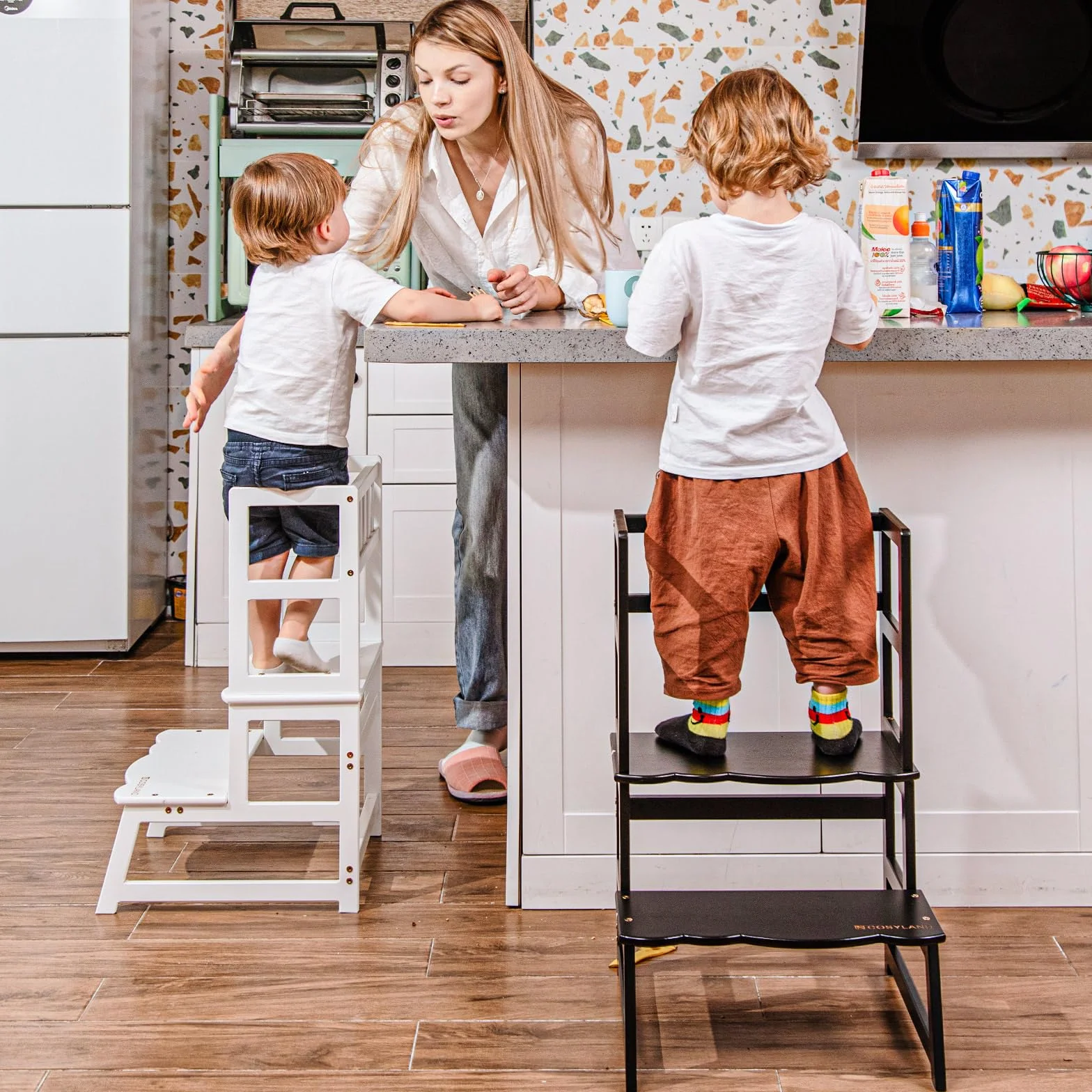 COSYLAND Torre Montessoriana 2 in 1 per Bambini con Protezione Rimovibile 136 kg Bianco