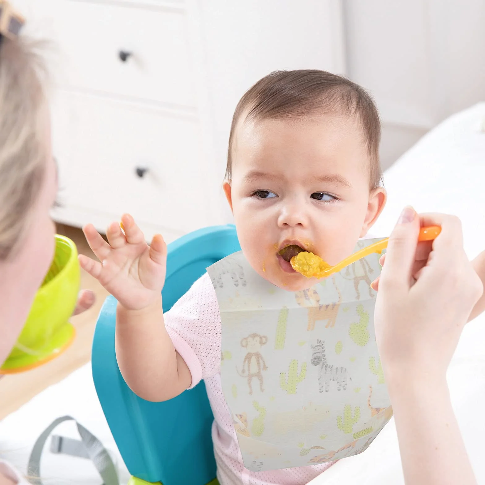 Annhao 50 pezzi Bavaglini usa e getta bambini Monouso Impermeabili Tessuto Non Tessuto Regolabili Tasca Raccogli Pappa