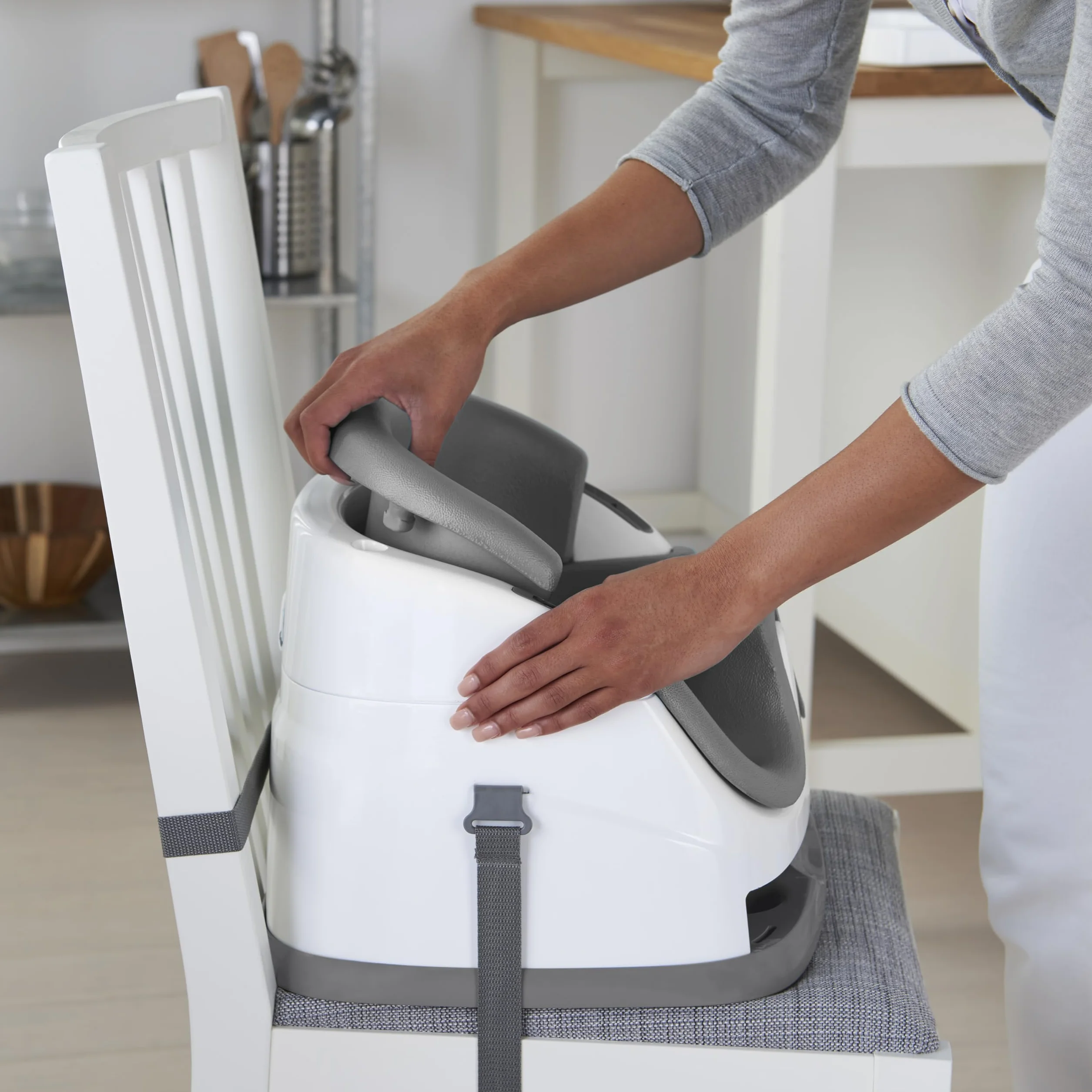 Ingenuity Baby Base 2-in-1 Rialzo da Sedia e Seggiolino per alimentazione con vassoio autoportante - Ardesia
