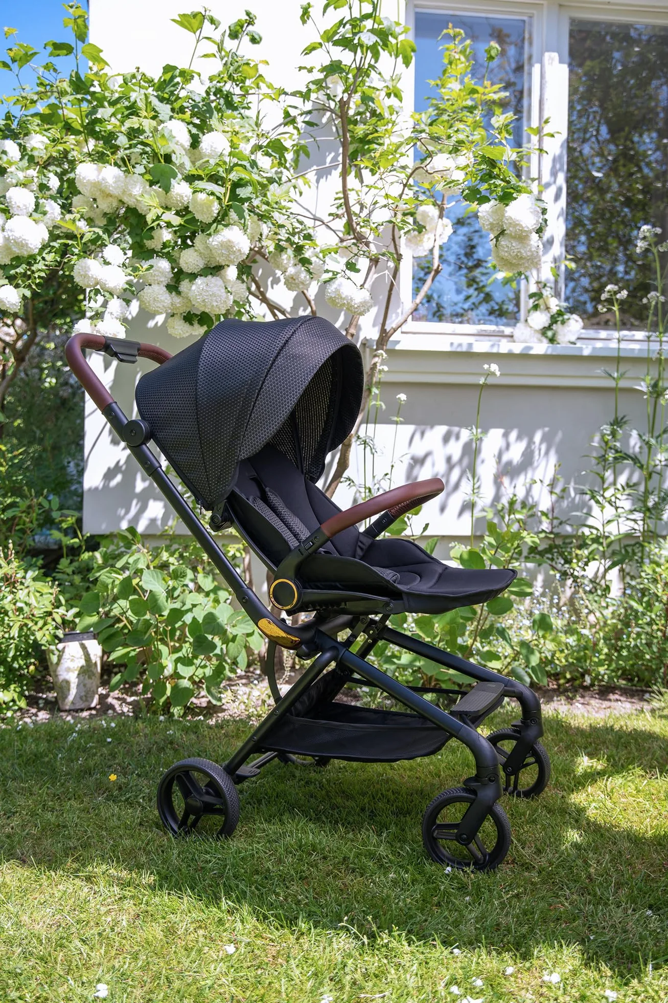 MoMi ADELLE Passeggino Leggero Reversibile Pieghevole da Viaggio Fino a 22 kg Fronte Mamma Schienale Regolabile