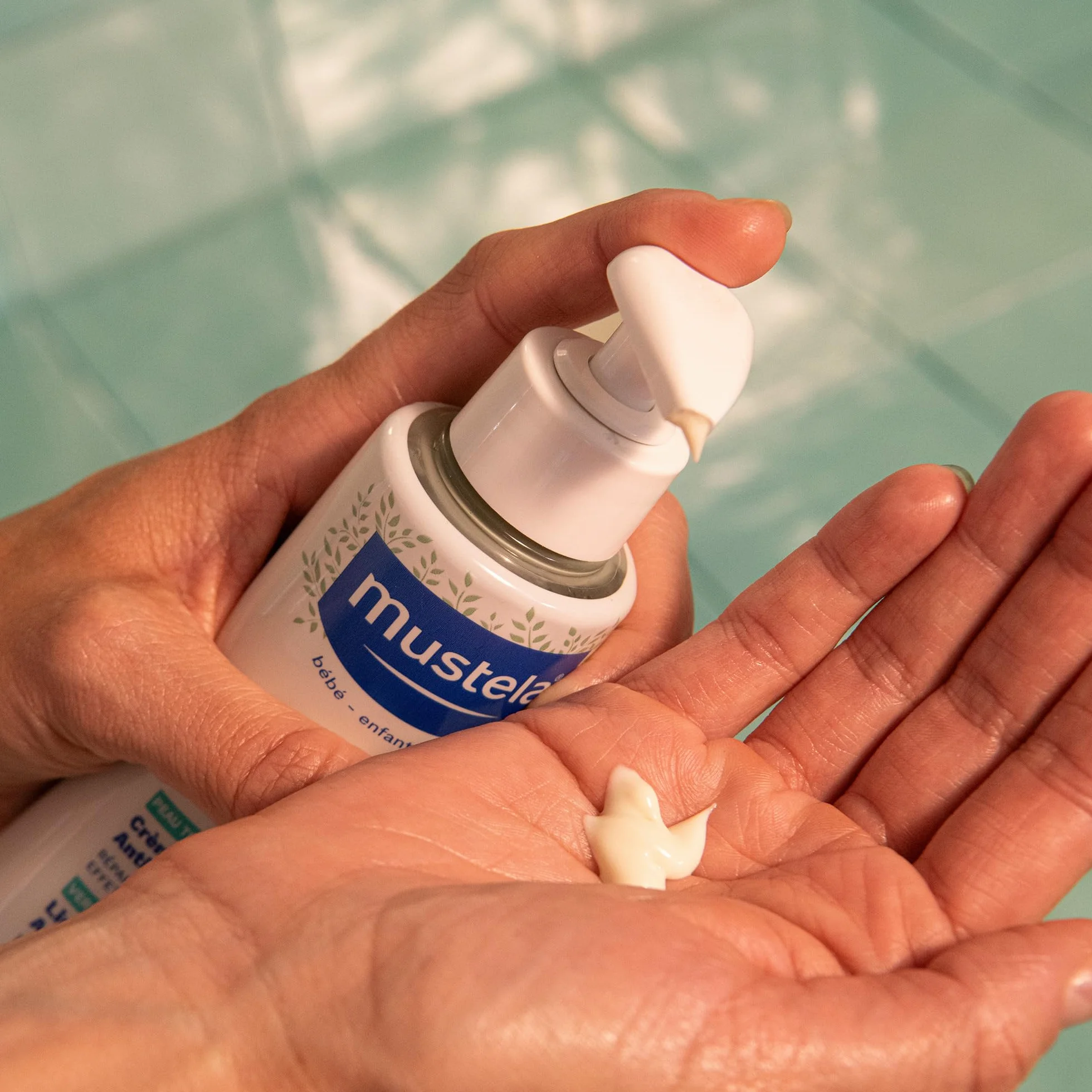 Mustela Stelatopia Crema BIO Relipidante Anti-Prurito Viso e Corpo 300ml Pelle Estrema Secchezza Dermatite Atopica 99% Ingredienti Origine Naturale