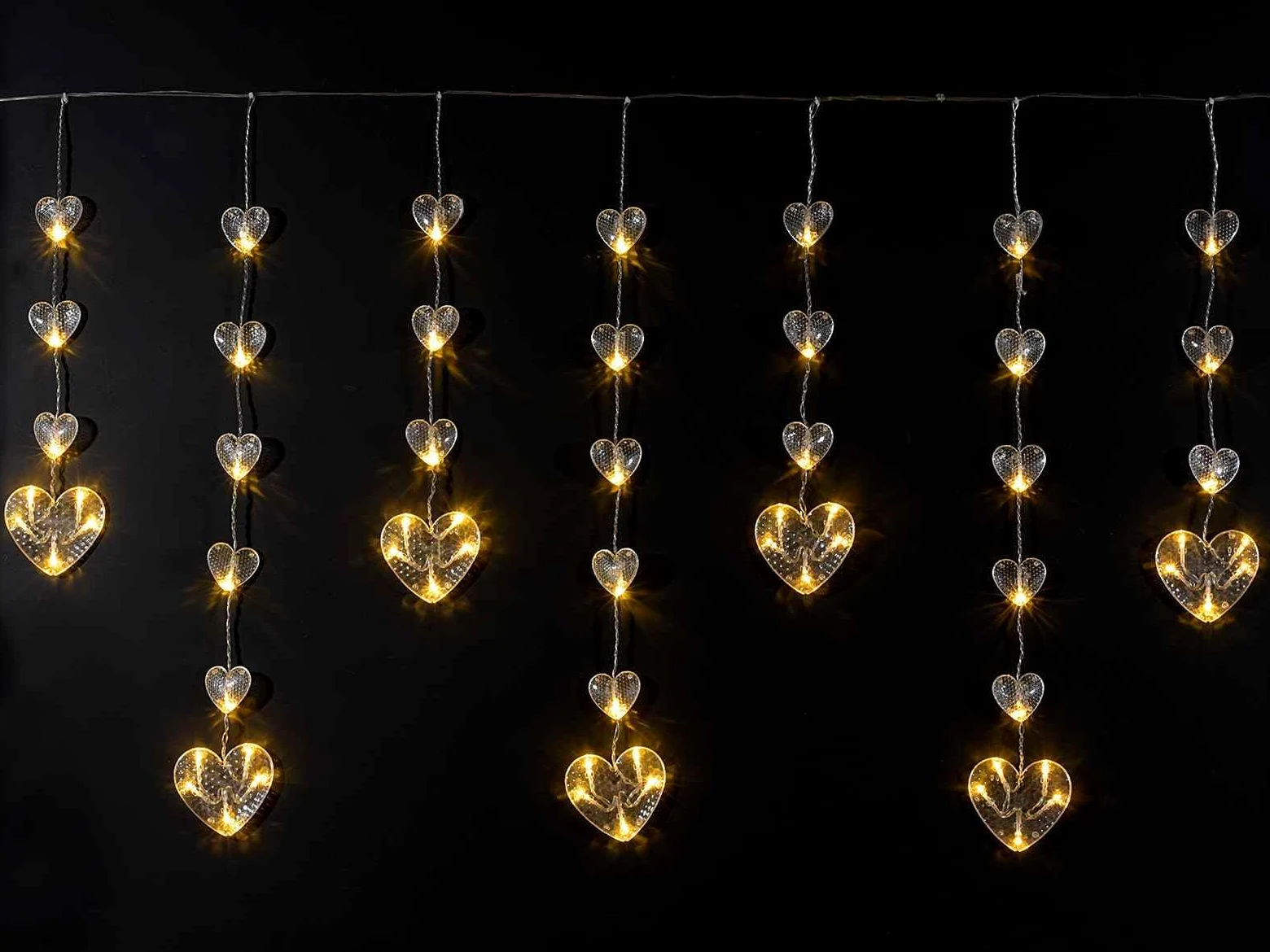 Gruppo Maruccia - Cascata di Cuori di Natale Luminosa Led - Lunghezza 2 Mt - Decorazioni Natalizia per Negozi, Casa, Vetrine - Uso Interno ed Esterno - 2 Metri
