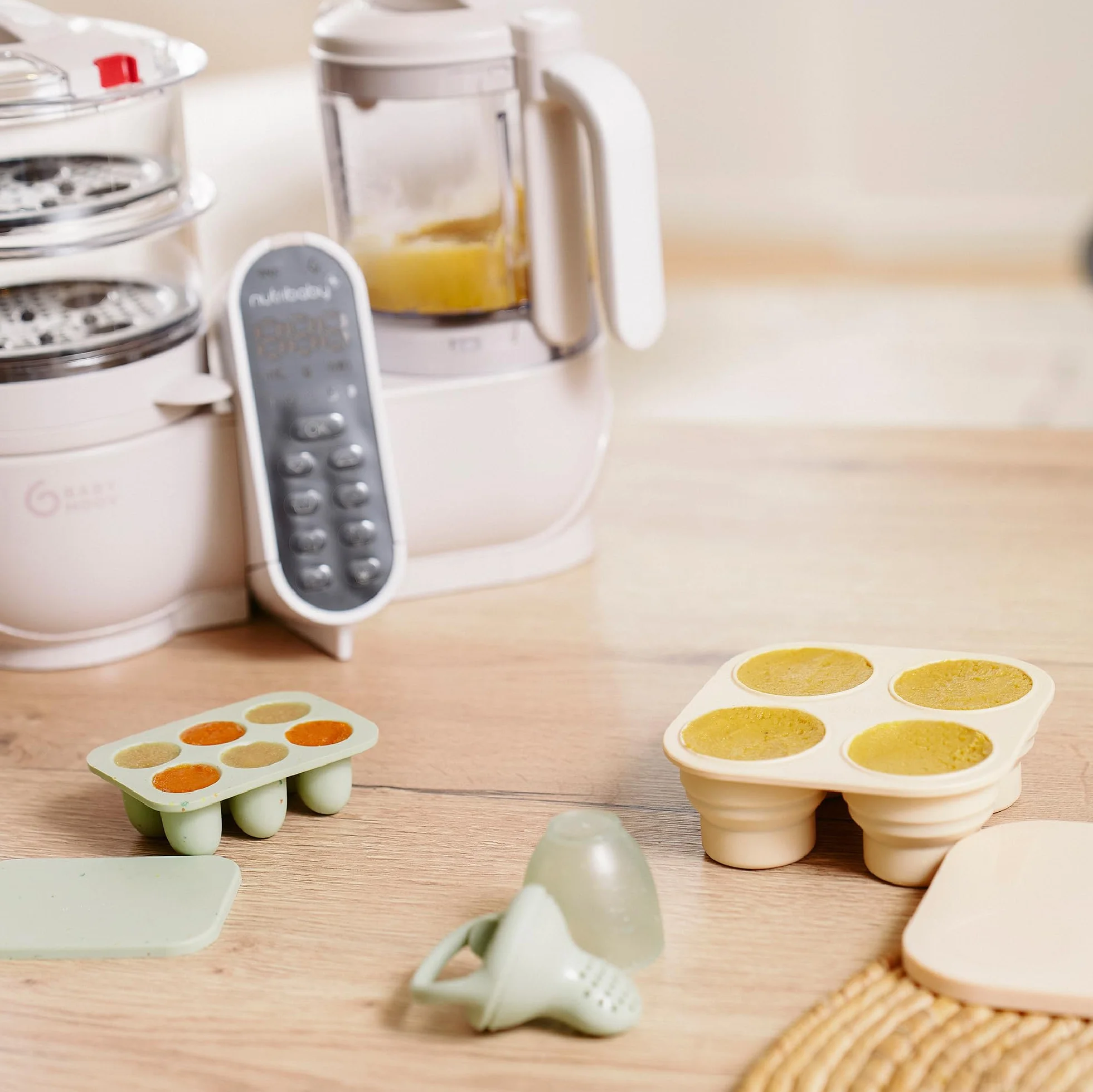 Babymoov Contenitori in silicone per alimenti bambini con succhiotto frutta 2 vaschette congelamento pappe coperchio