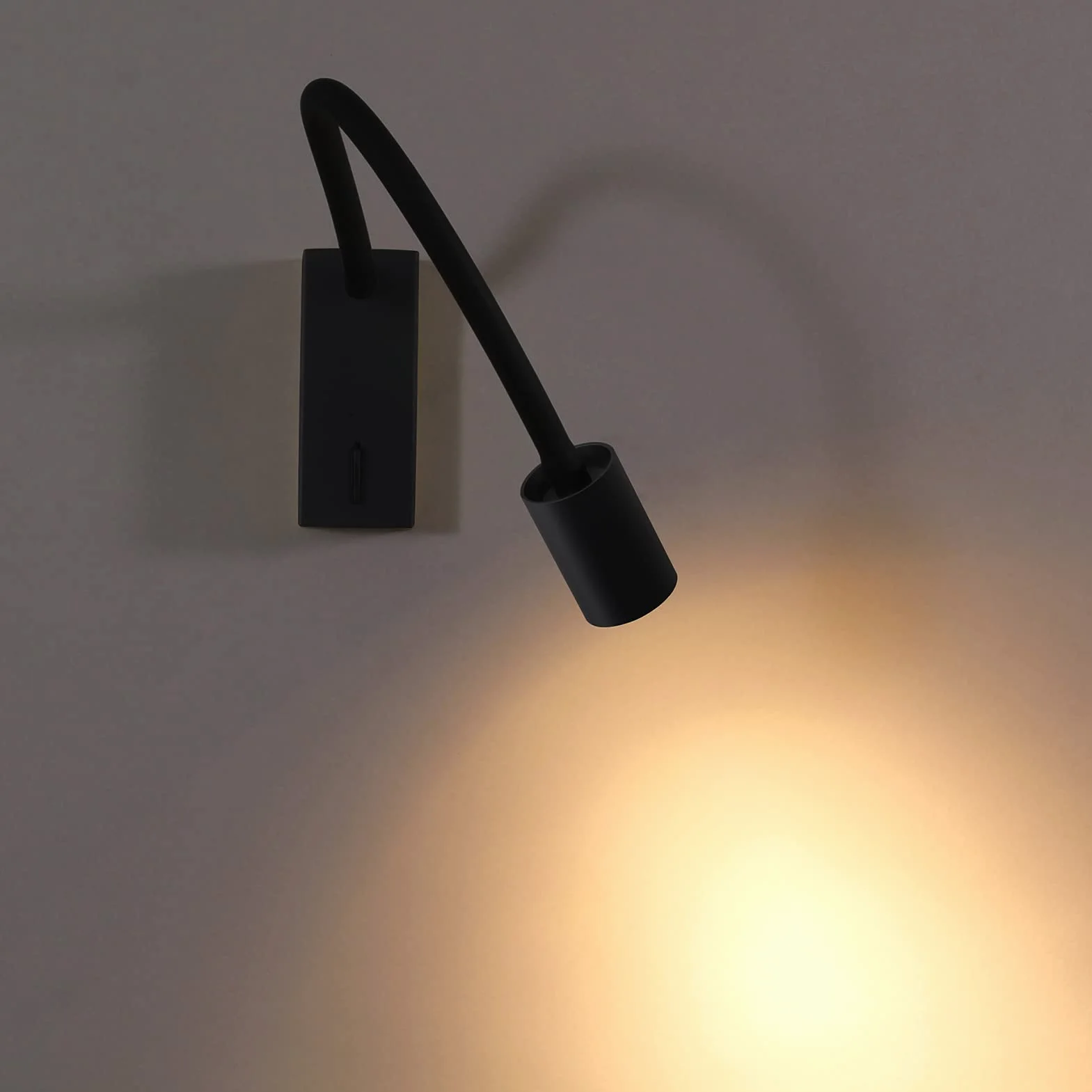 DAWALIGHT Applique da Parete per Lettura 5W LED Luce di Lettura a Collo di Cigno 3000K Bianco caldo Applique da Comodino a Parete per la notte per la Notte Soggiorno Studio, Alluminio, Nero