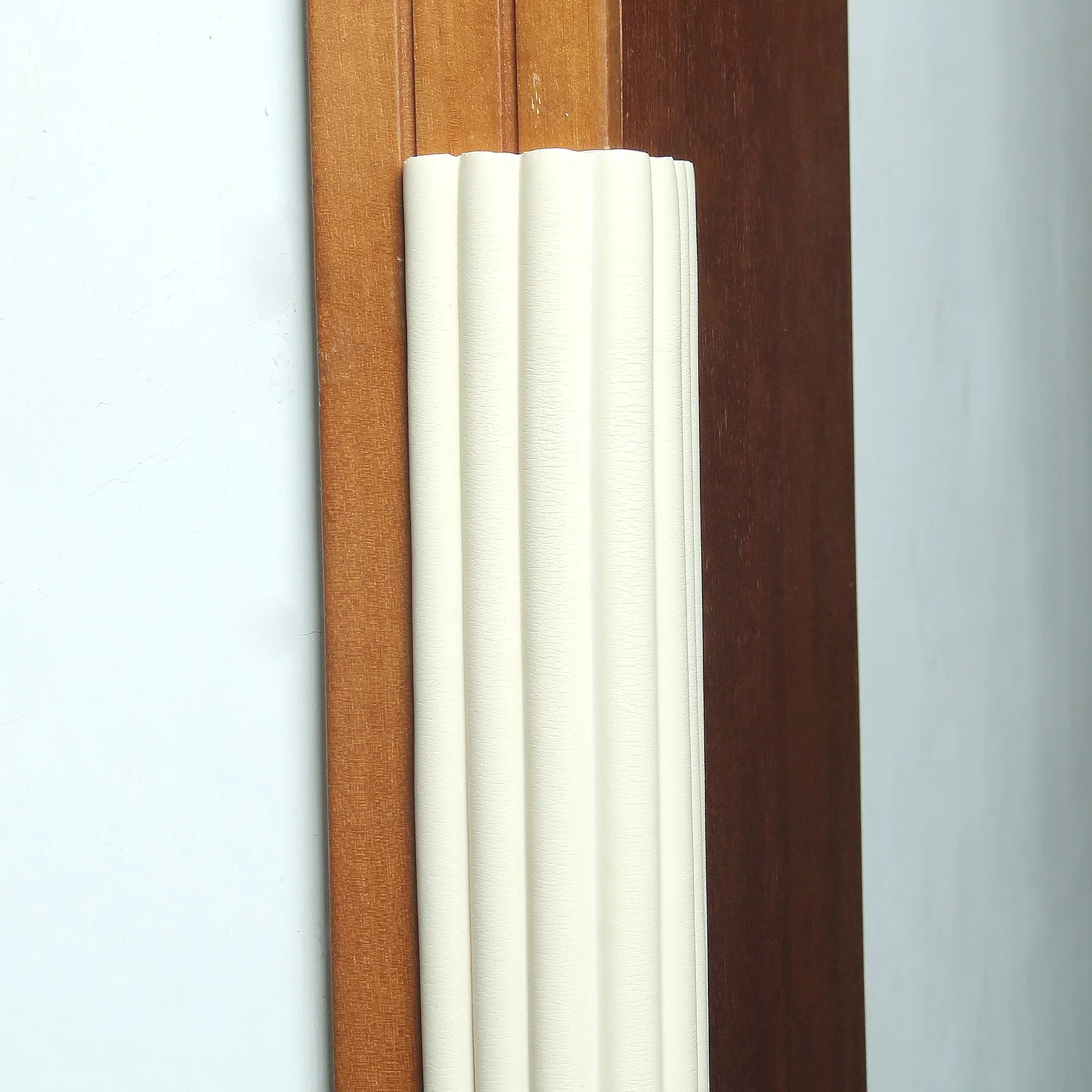 TUKA Universale Protezioni 200cm x 80mm Multiuso Schiuma Anti Collisione Extra Spesso Striscia Protezione Bordi Off White