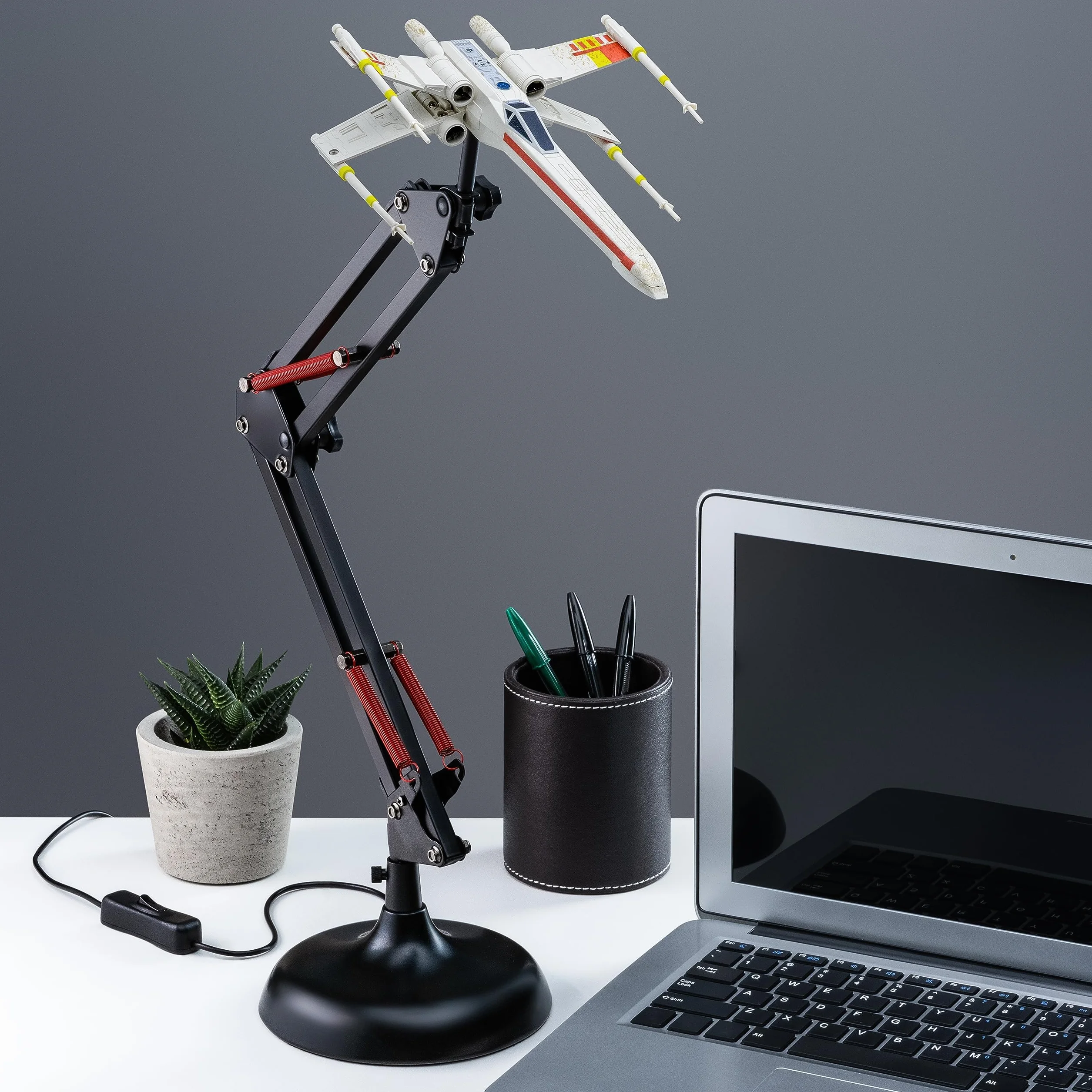 Luce da Scrivania Star Wars X Wing Replica con Illuminazione LED, USB, 15cm Larga