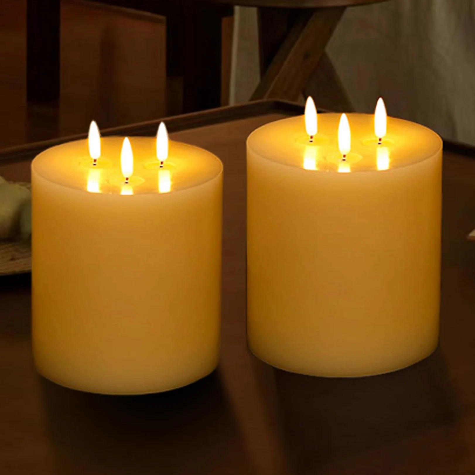 Candele a batteria, 2 candele tremolanti a 3 stoppini, 10 cm/4 pollici | Candele senza fiamma con telecomando e timer per Natale, matrimoni, feste, espositori da tavolo ed eventi festivi.