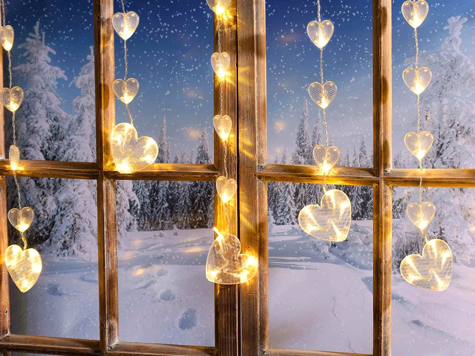 Gruppo Maruccia - Cascata di Cuori di Natale Luminosa Led - Lunghezza 2 Mt - Decorazioni Natalizia per Negozi, Casa, Vetrine - Uso Interno ed Esterno - 2 Metri
