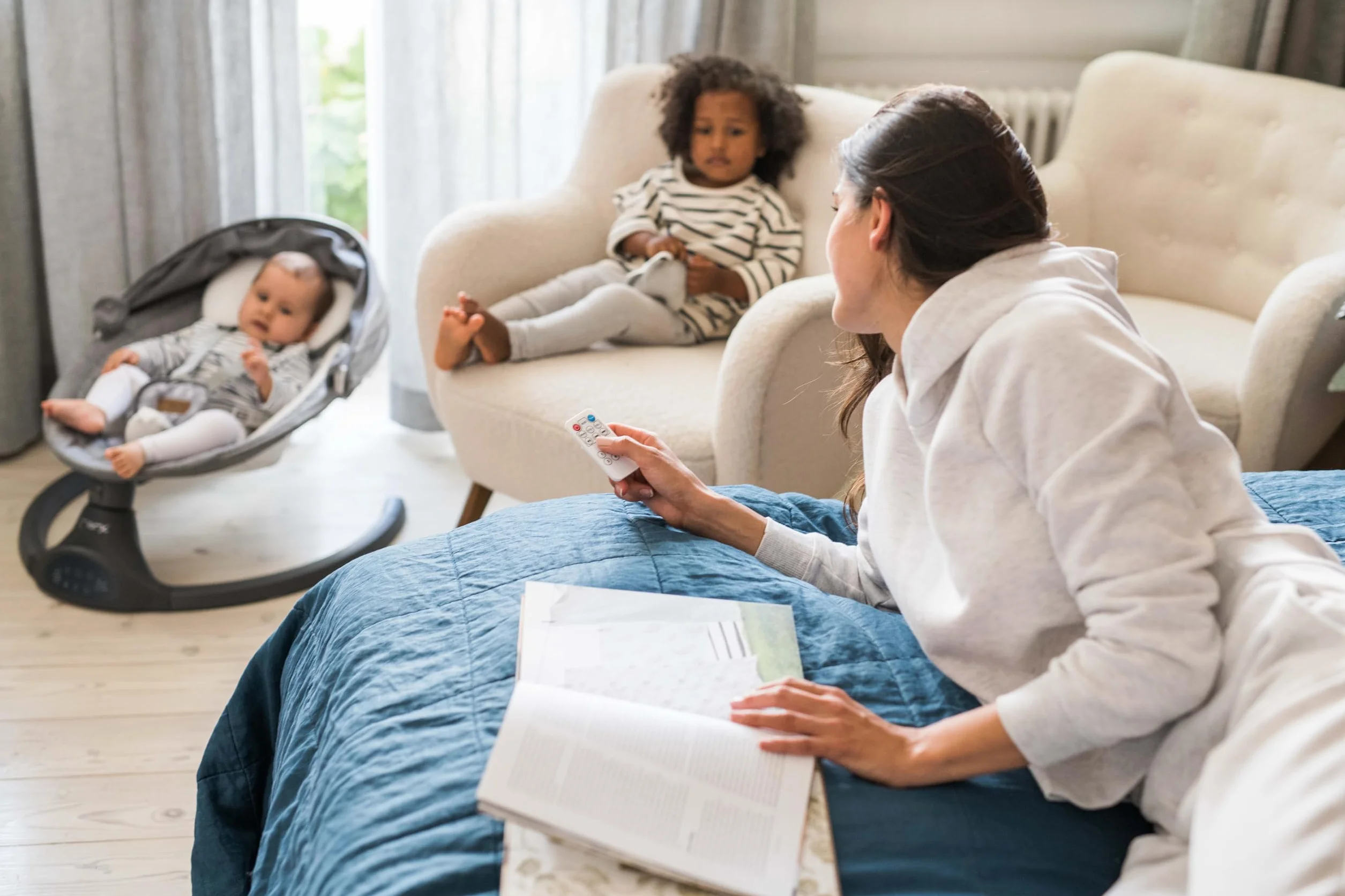 MoMi KENANI Sdraietta per bambini pieghevole 9 kg telecomando Bluetooth cintura sicurezza 5 punti