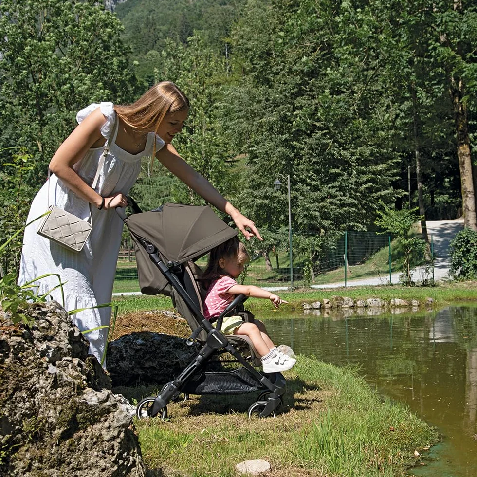 Foppapedretti Passeggino Leggero Ciao, 0-22 kg, Chiusura 1 mano, Self-Standing, Schienabile Regolabile, Ruote Ammortizzate, Telaio Alluminio, Nero