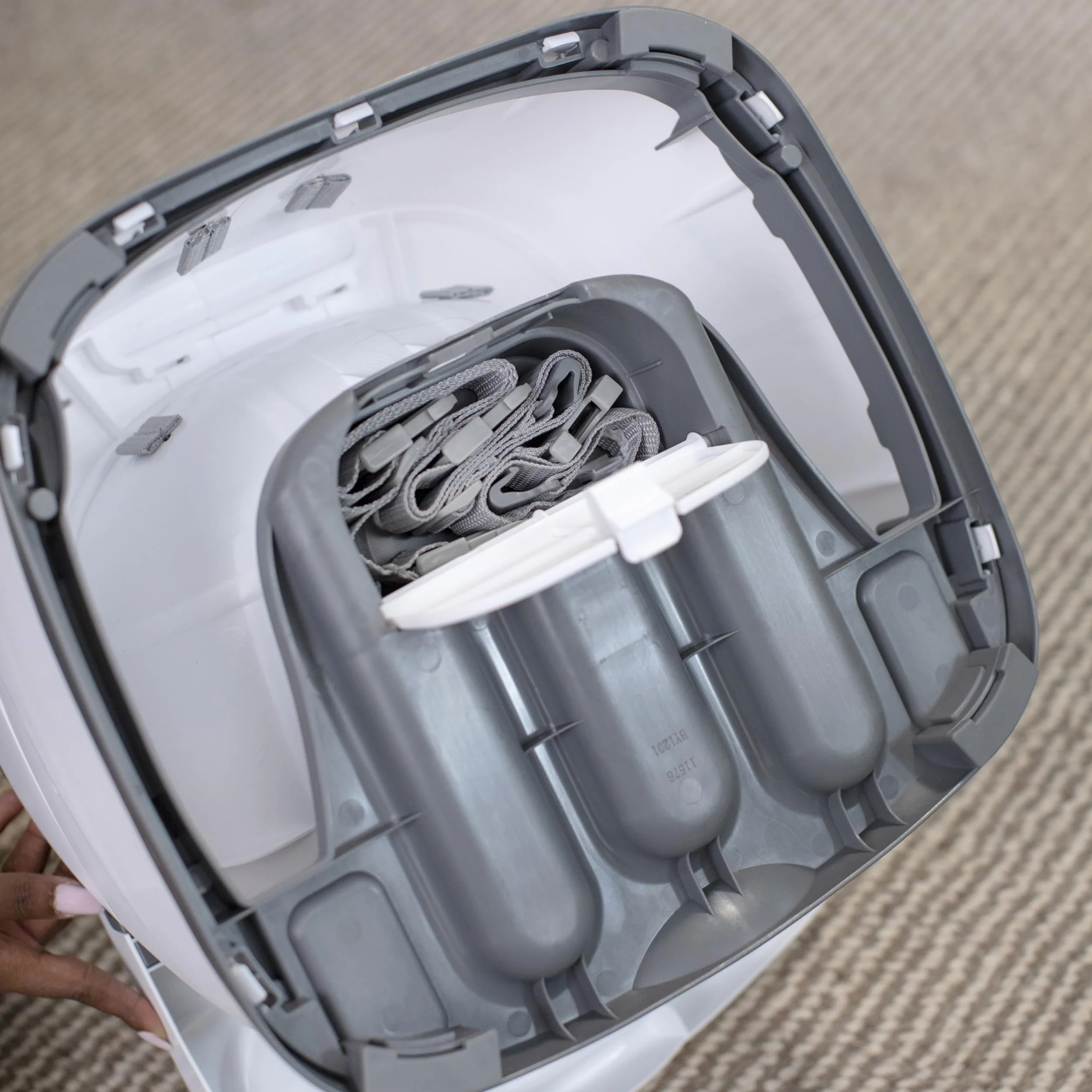 Ingenuity Baby Base 2-in-1 Rialzo da Sedia e Seggiolino per alimentazione con vassoio autoportante - Ardesia