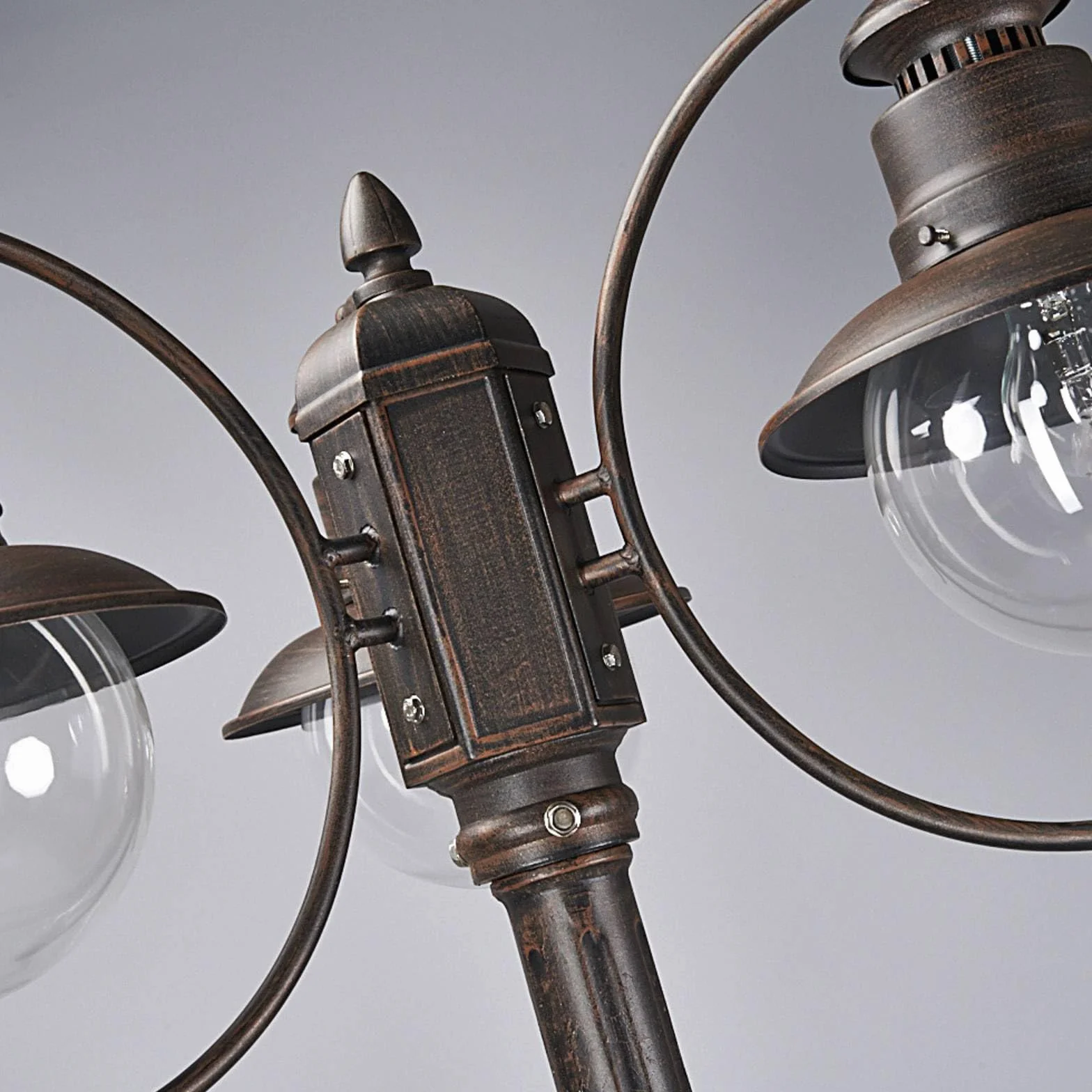 Lindby Lampione da esterni dimmerabile (Country) colore Marrone Candelabro, lampada