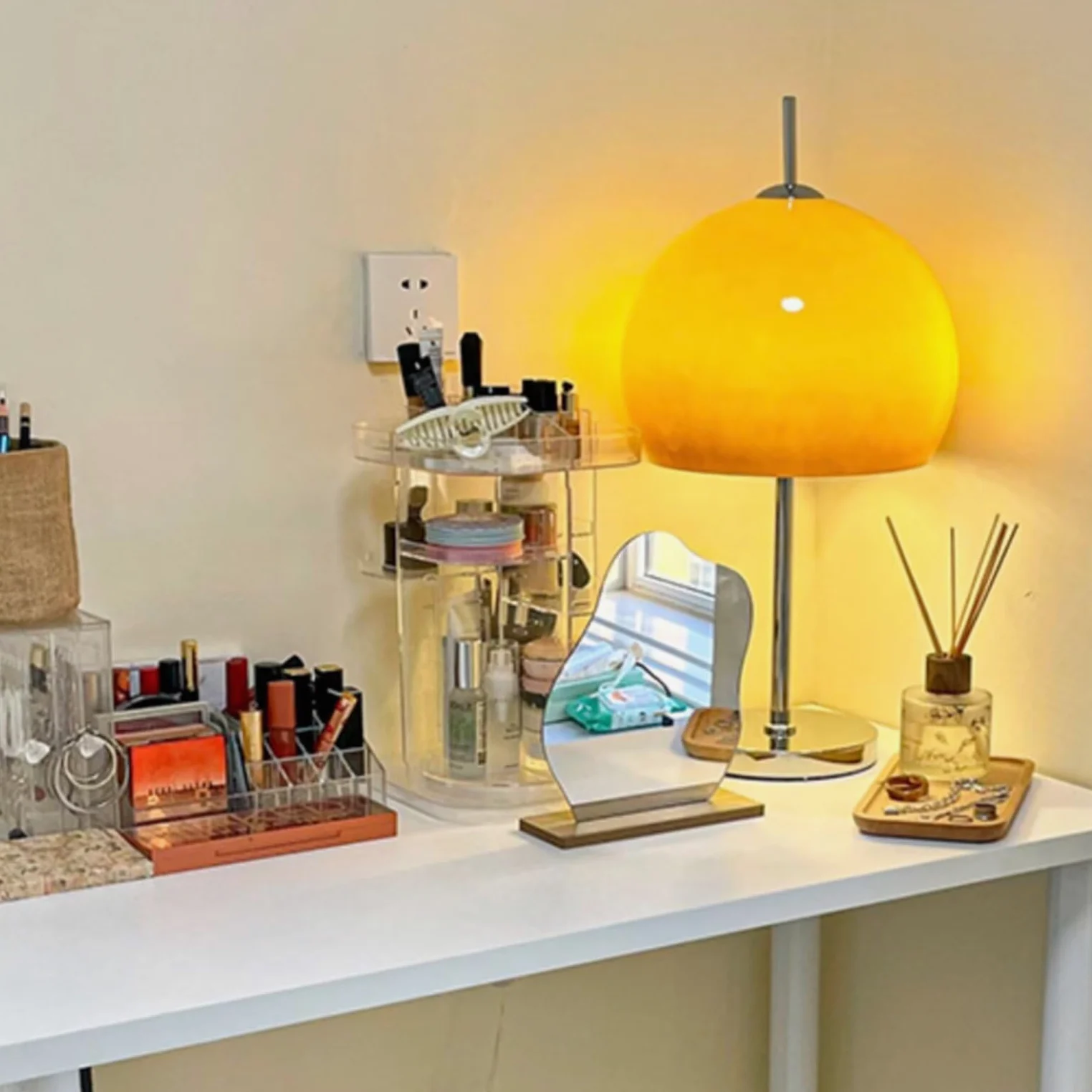 Lampada da tavolo a forma di fungo in vetro, stile Bauhaus, luce notturna decorativa per camera da letto e soggiorno, design unico arancione sfumato per migliorare l'atmosfera