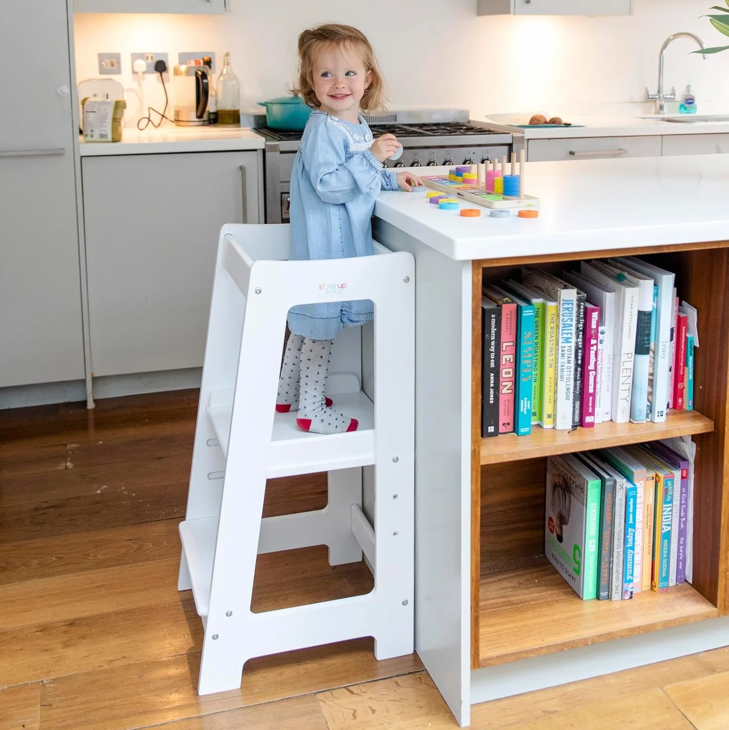 Stepup Baby Torre Montessoriana 3 Altezze Regolabili Torre di Apprendimento Ringhiera Sicurezza Bianco