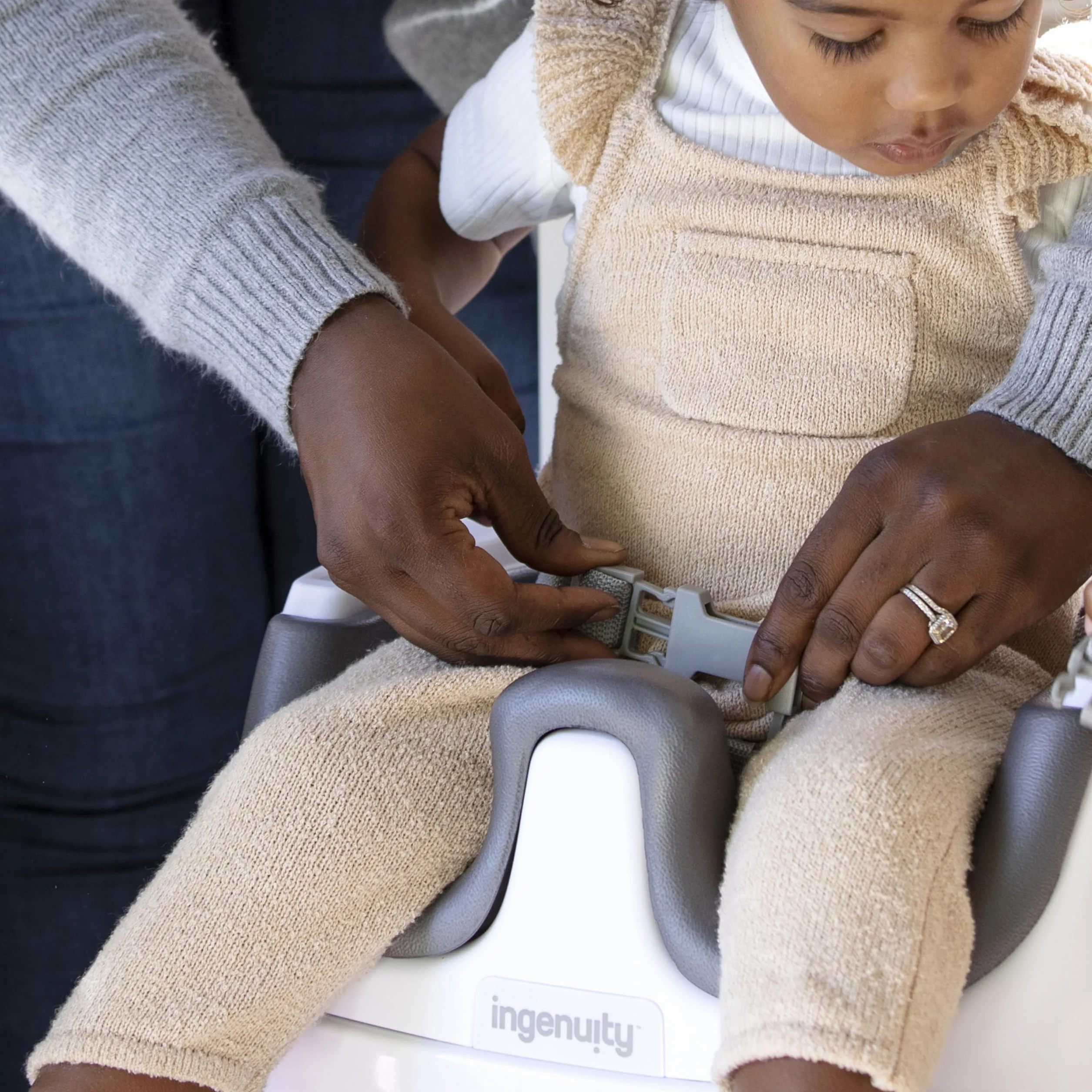 Ingenuity Baby Base 2-in-1 Rialzo da Sedia e Seggiolino per alimentazione con vassoio autoportante - Ardesia