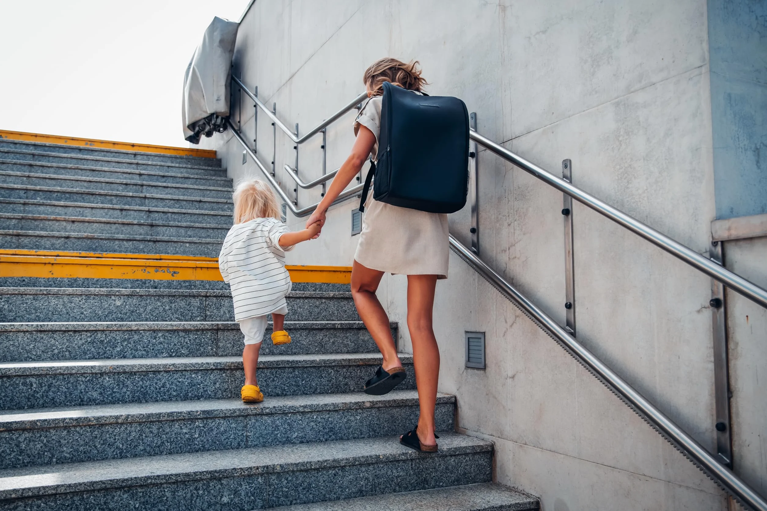 MoMi GRACE Passeggino leggero bambini 6 mesi pieghevole compatto viaggio cappottina parasole regolabile schienale reclinabile cintura 5 punti 15 kg zaino trasporto