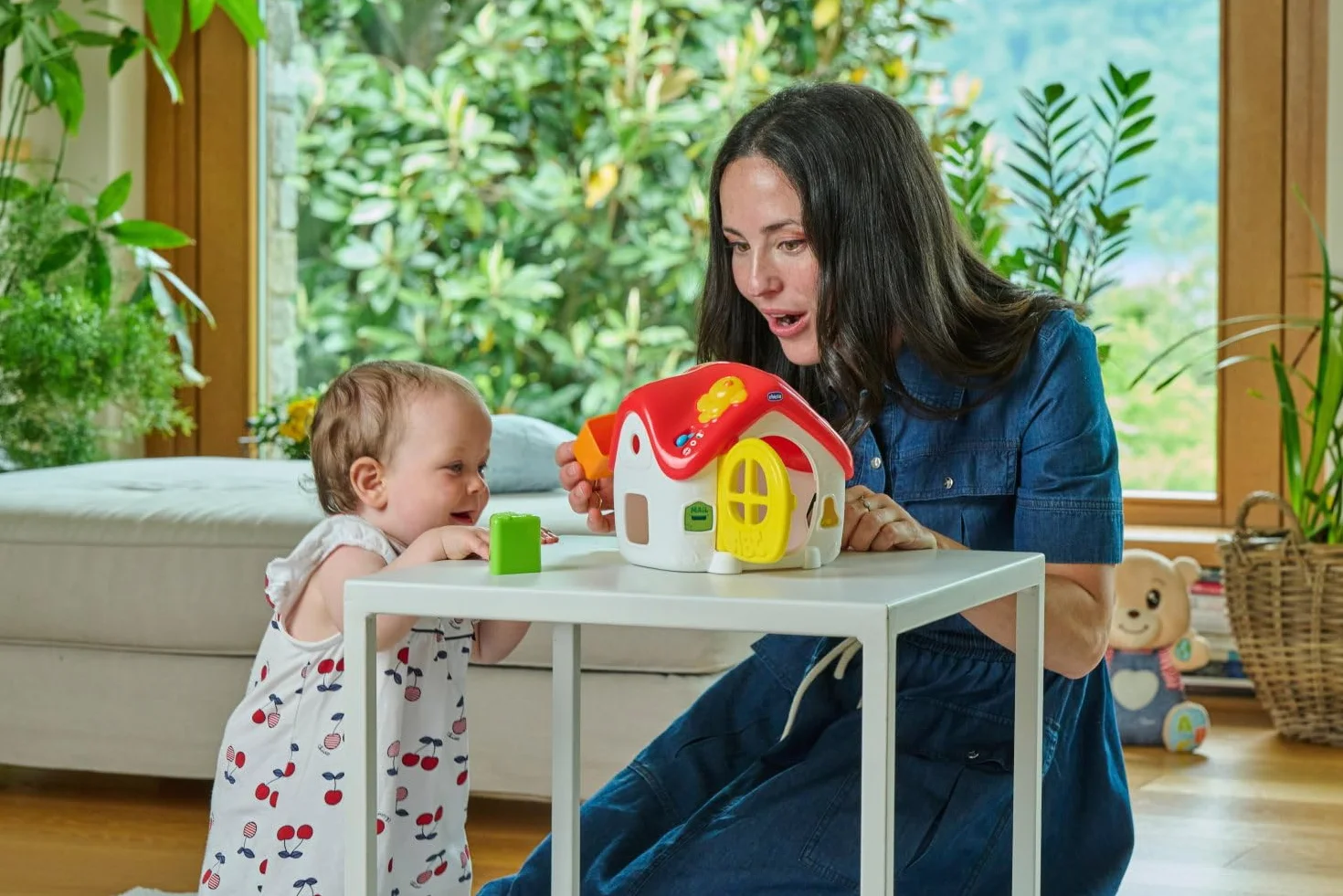 Chicco Gioco ABC Casina Luci e Suoni, Gioco elettronico biligue, Italiano e Inglese, Centro attività, 10-36 Mesi