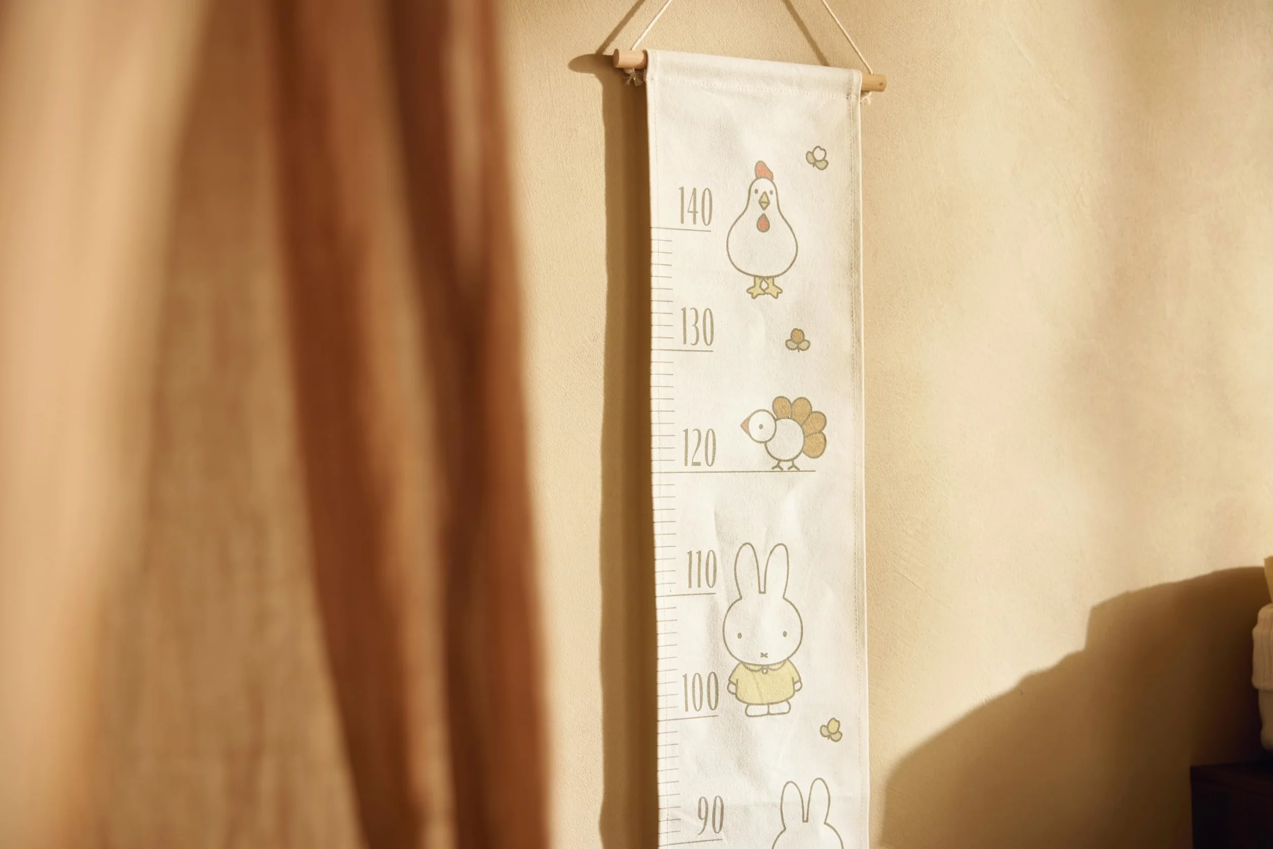 Jollein Grafico dell'altezza per bambini Miffy Family Farm Tessuto da appendere cameretta bambini motivi fattoria Miffy crescita ricordi
