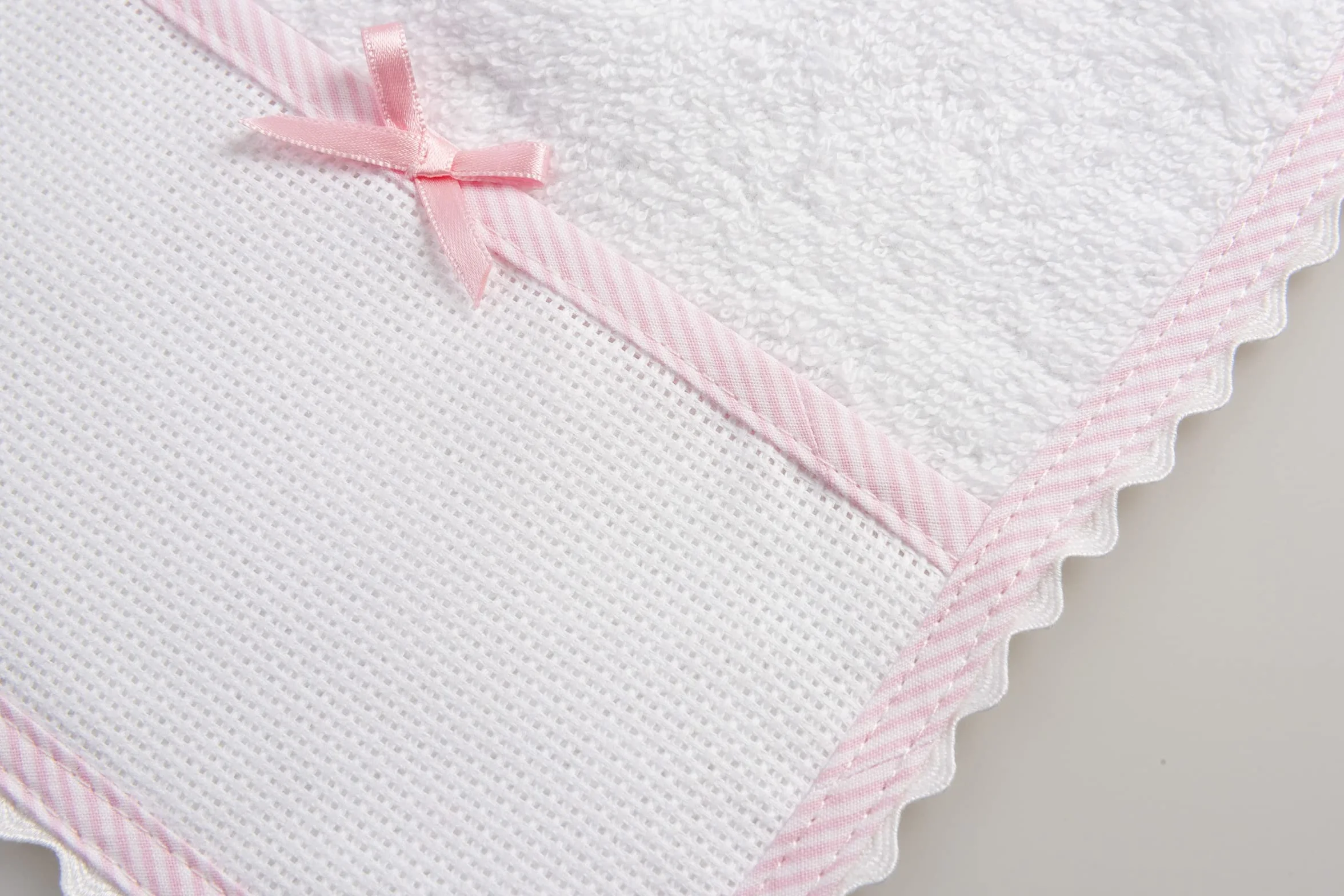 Bavaglino Neonata in Spugna di Cotone Bianco con Tasca in Tela Aida da Ricamare 100% Made in Italy