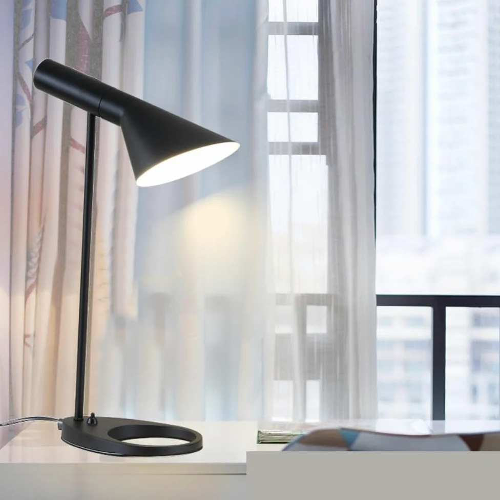 Lampada da scrivania moderna in ferro, lampada da tavolo da lettura | Ferro metallo, LED, senza sfarfallio, stile moderno, uso studio camera da letto(Black)