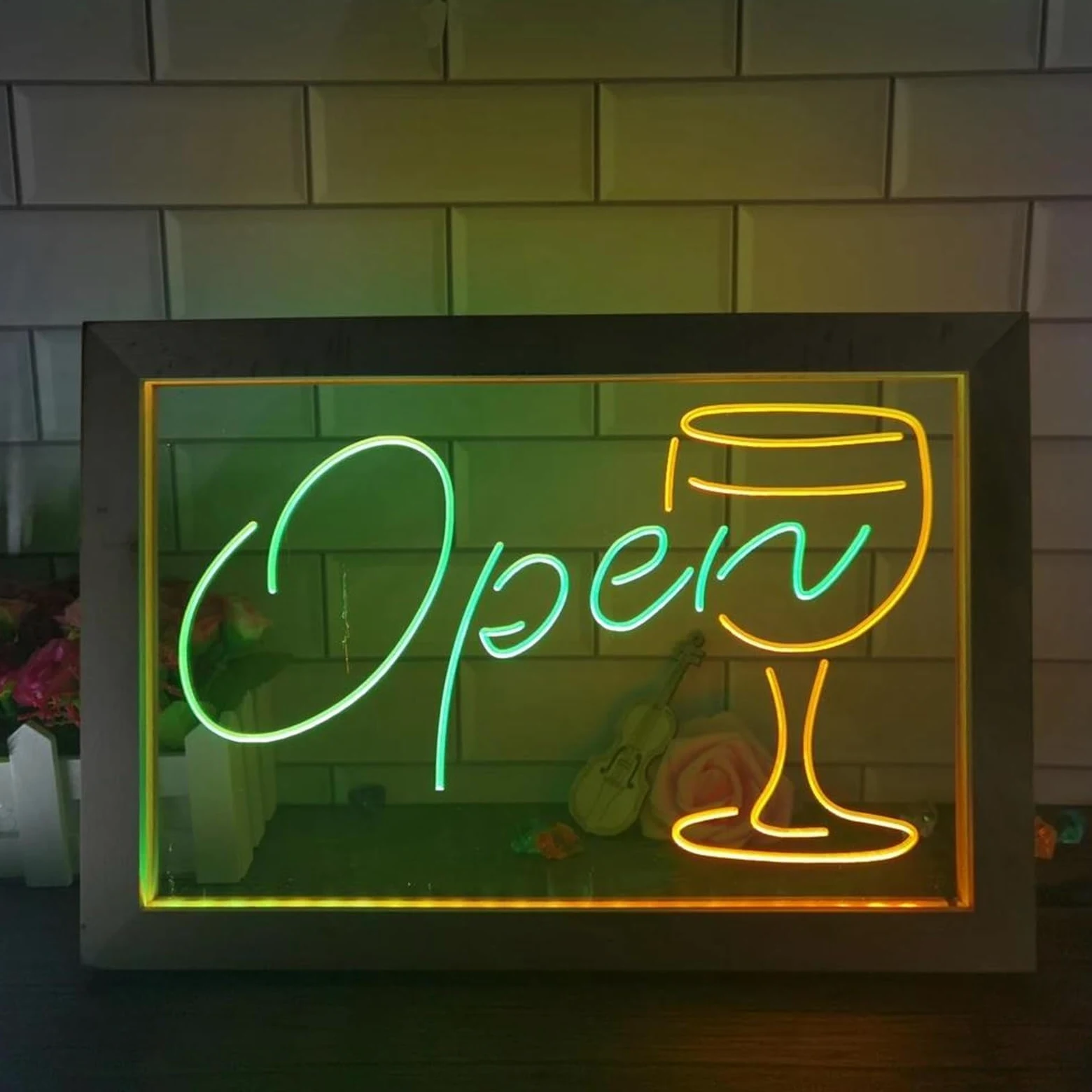 Insegne al neon a LED aperte, luci al neon personalizzate alimentate tramite USB con cornice per foto in legno, per la decorazione dell'oscuramento di cocktail bar wine club,Green yellow,32x22cm