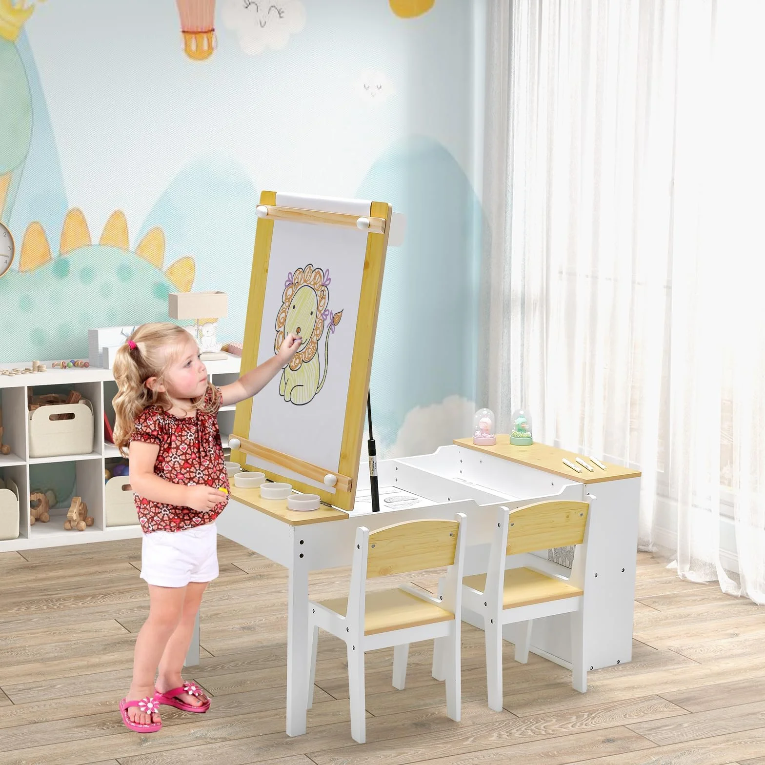 RELAX4LIFE Tavolo D'arte per Bambini in Legno con 2 Sedie, Piano Sollevabile, 6 Cassetti e 4 Tazze (NATURALE)