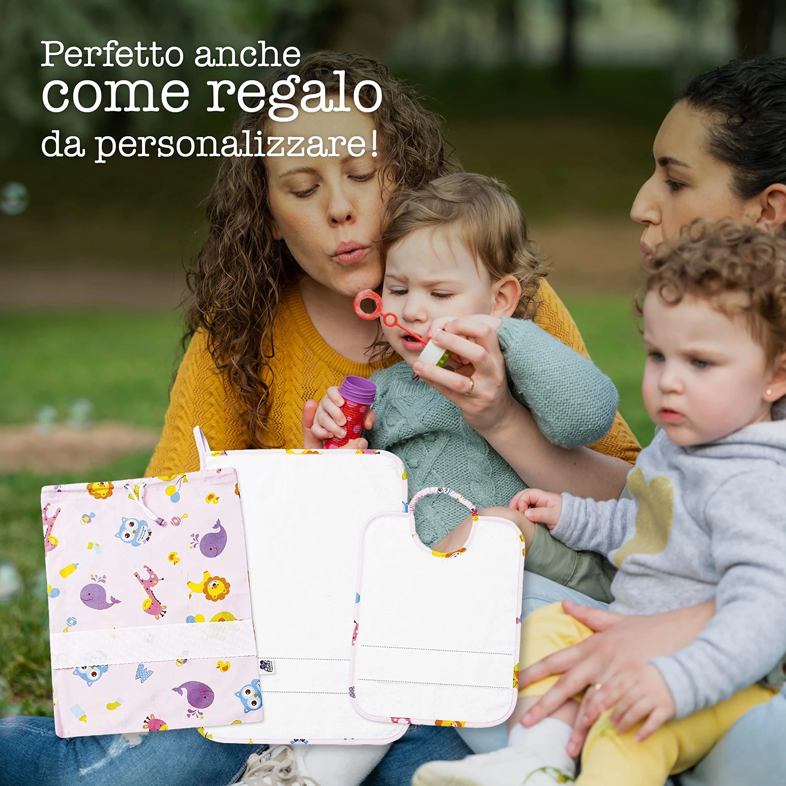 Set Asilo 3 Pezzi Fantasia Lettere e Animali Rosa con Tela Aida da Ricamare, Sacchetto, Asciugamano e Bavaglino in Spugna Bianca, 100% Cotone Made in Italy
