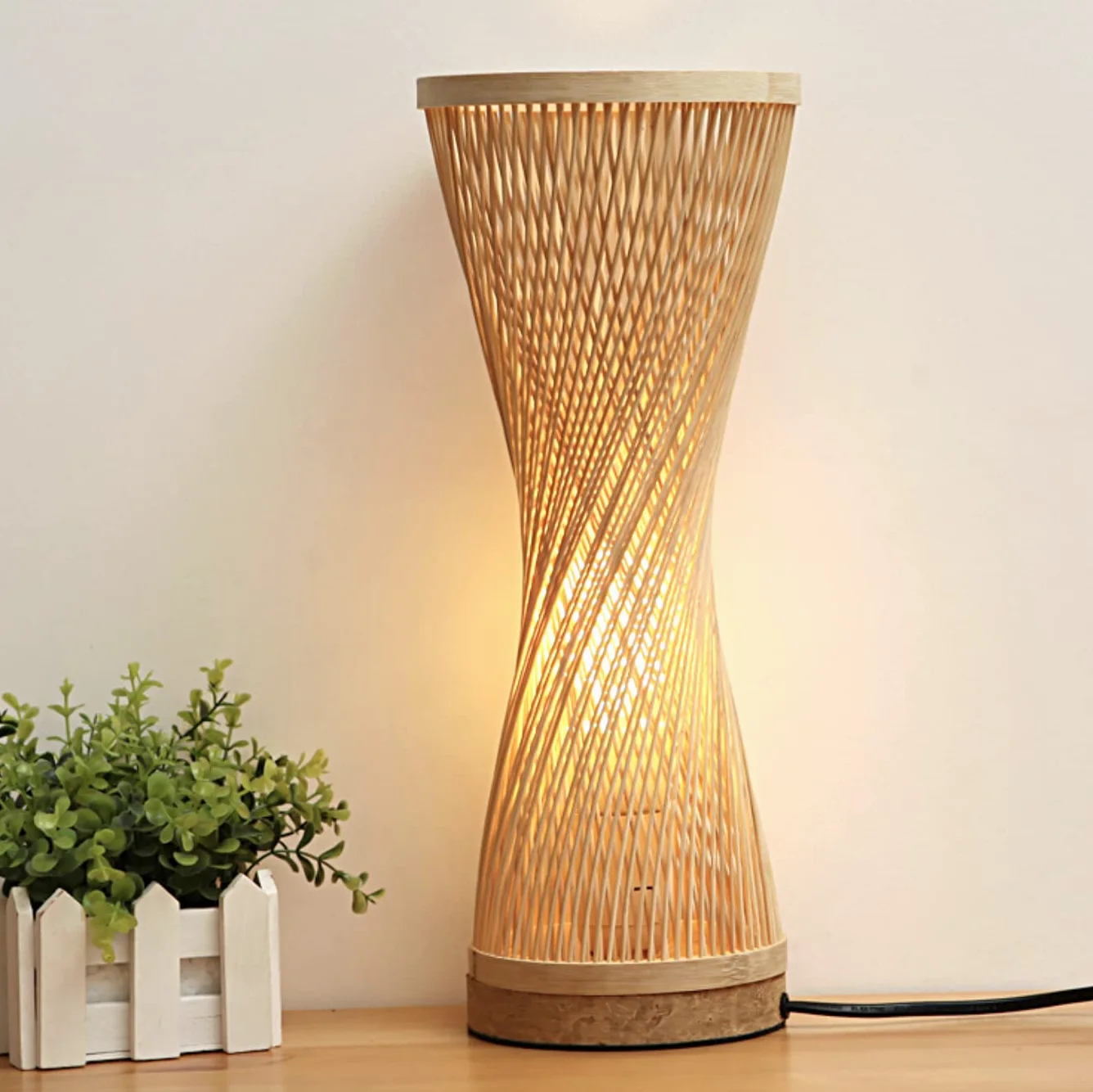 Lampada da Tavolo in Bambù Fatta a Mano, Lampada da Tavolo con Paralume in Bambù, Illuminazione da Tavolo Semplice, Zen, Luce Notturna per Camera da Letto, Soggiorno