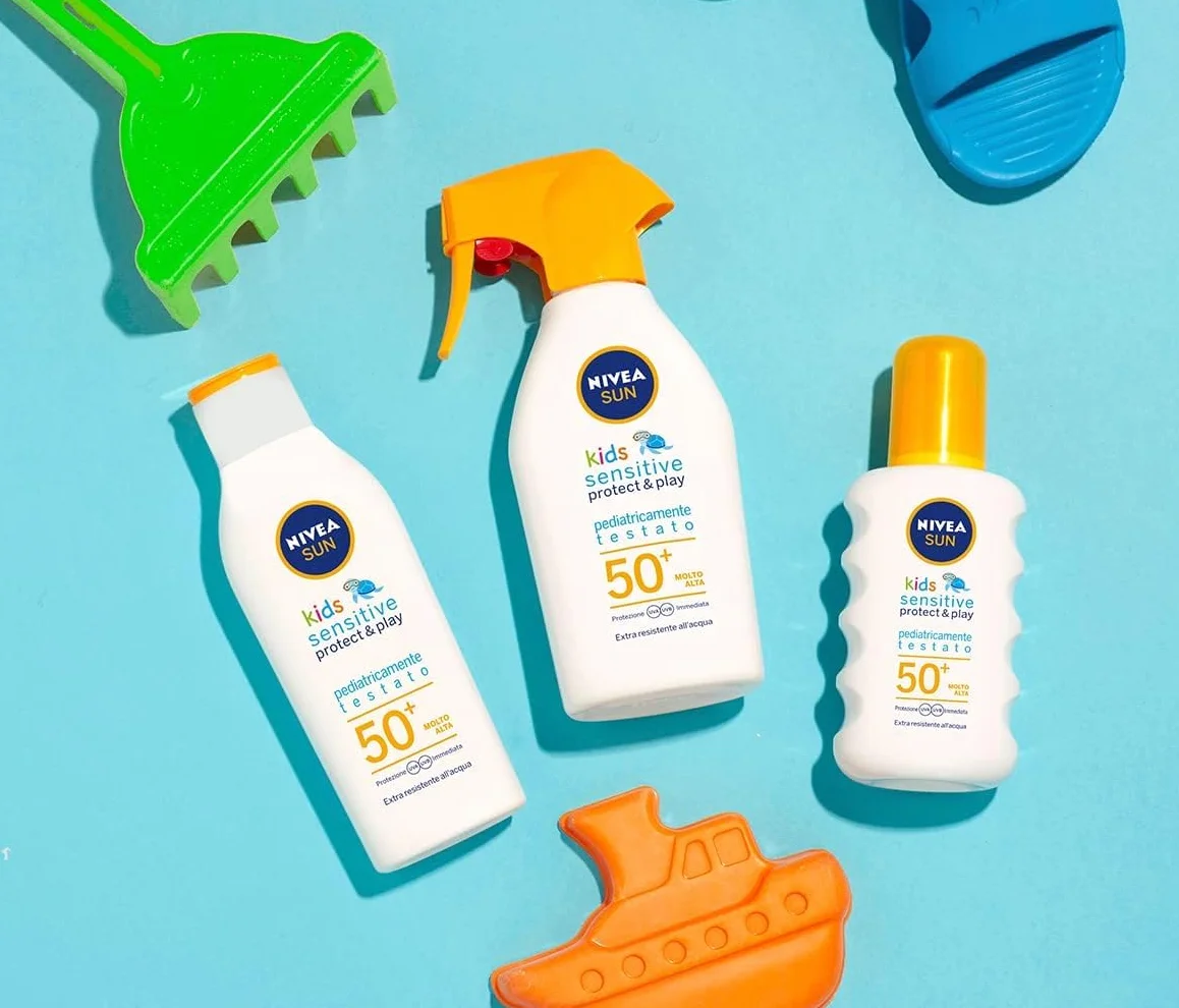 NIVEA SUN Kids Maxi Spray Solare Sensitive Protect & Play SPF 50+ 270 ml Crema solare 50+ bambini