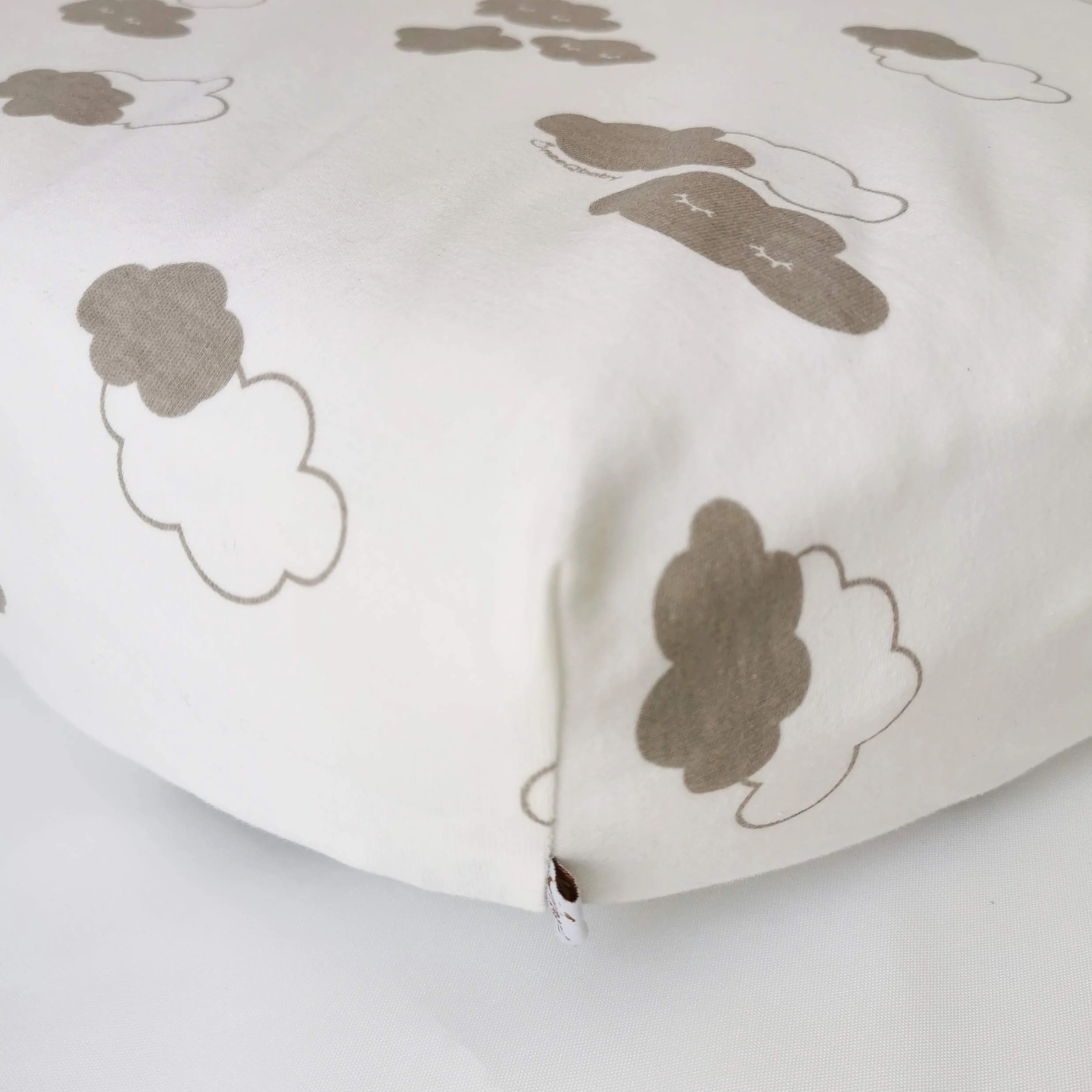 ÜneeQbaby Coprimaterasso Impermeabile Cotone Biologico GOTS Oeko-TEX Classe I 70x140cm Nuvole