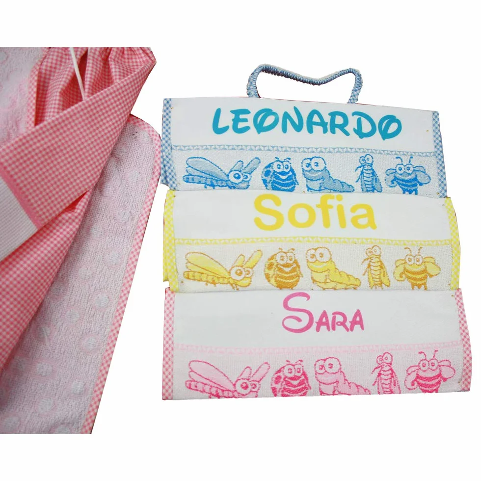 Set Asilo Personalizzato con Nome 3 Pezzi: Bavaglino Spugna 28x33 cm, Asciugamano 40x55 cm, Sacca Personalizzati Cotone 100% Made in Italy