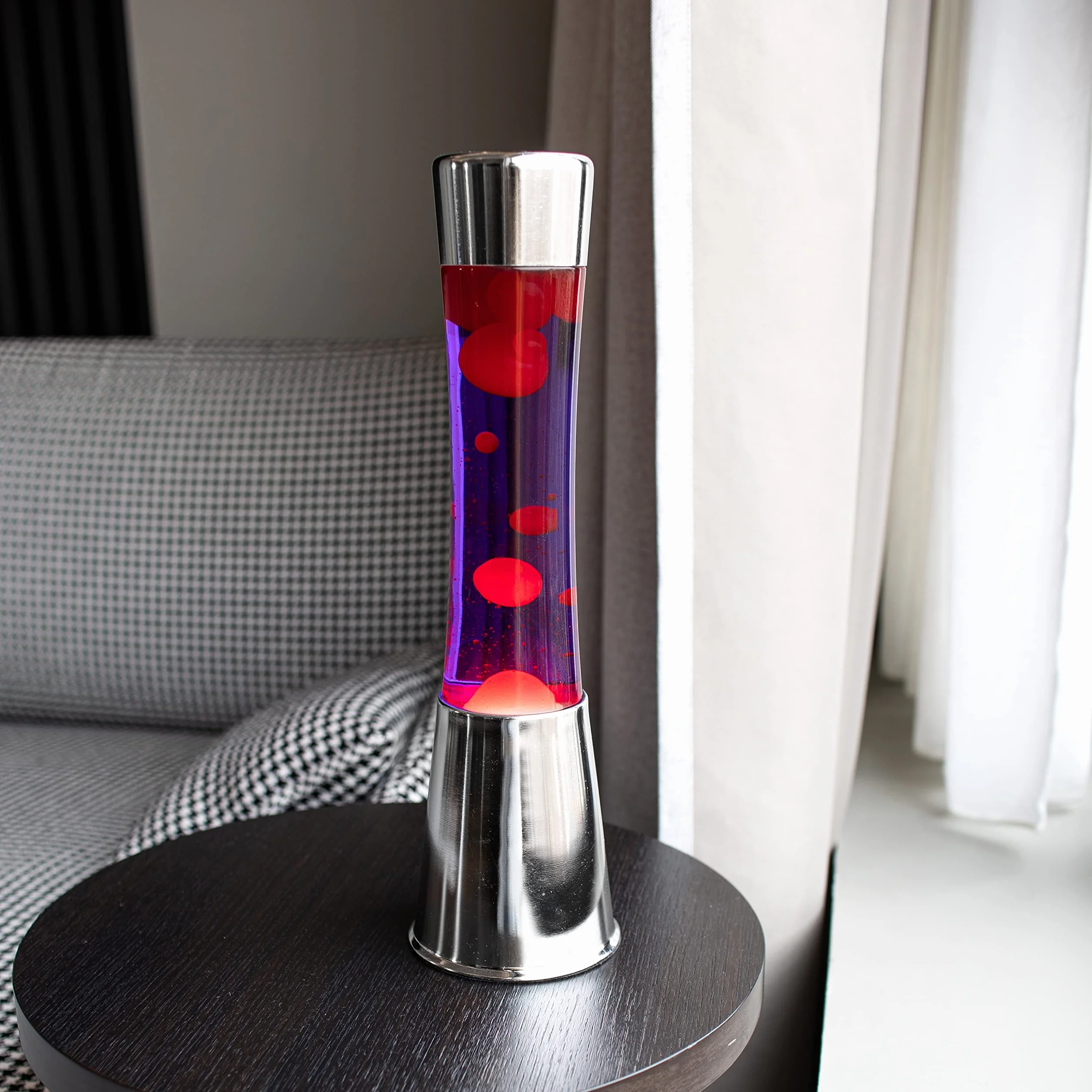FISURA - Lampada lava rossa e viola. Base argento cromato, liquido viola e lava rossa. Lampada ad effetto rilassante. Con lampadina di ricambio. 11 cm x 11 cm x 39,5 cm.