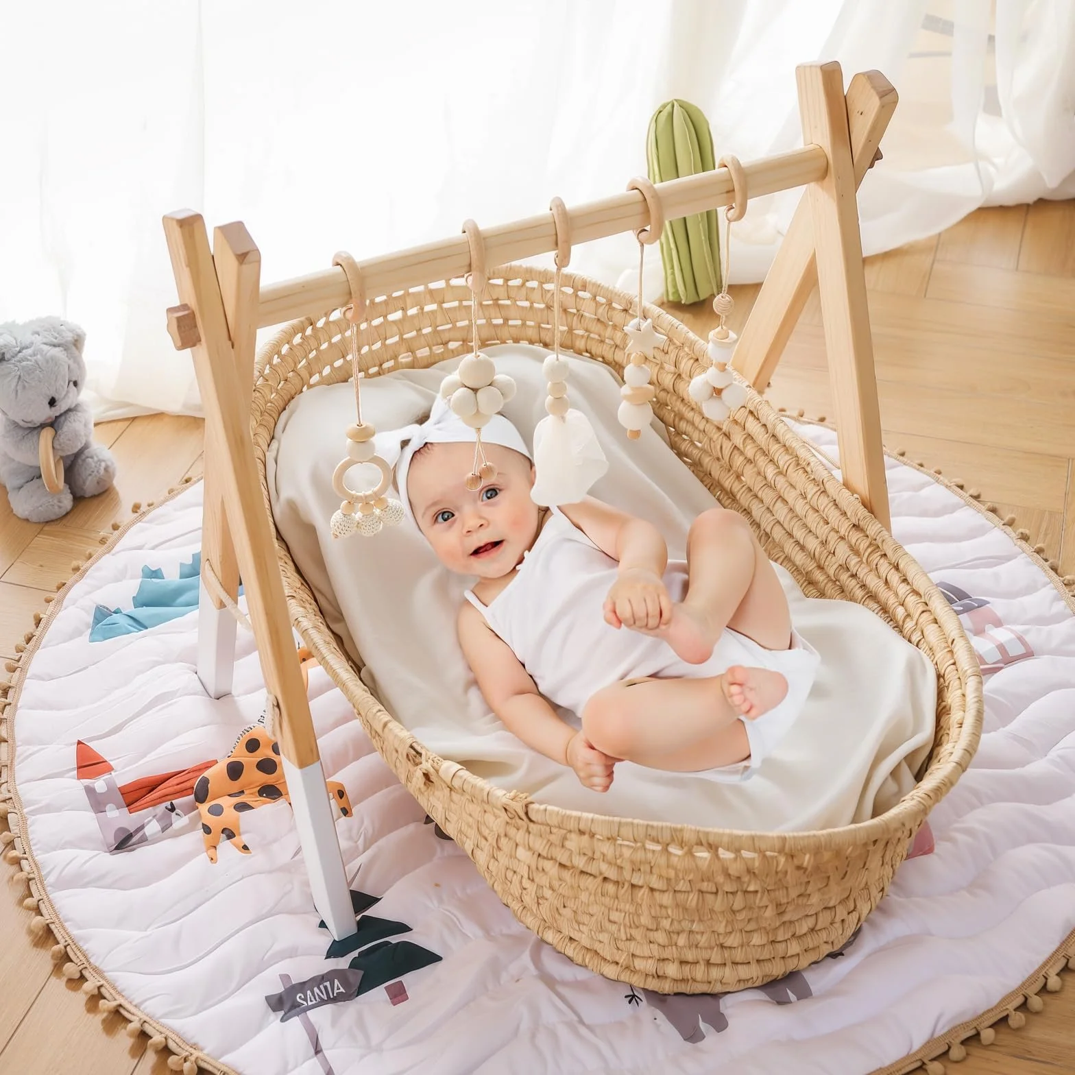 Arco da palestra in legno per bambini con 5 giocattoli sensoriali staccabili cotone bianco
