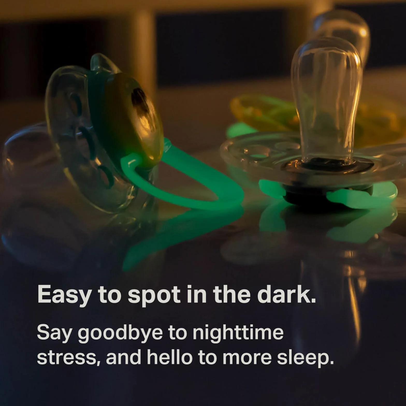 Tommee Tippee Succhietto Nighttime 18-36 mesi 6 pezzi luminosi con capsula sterilizzatrice riutilizzabile